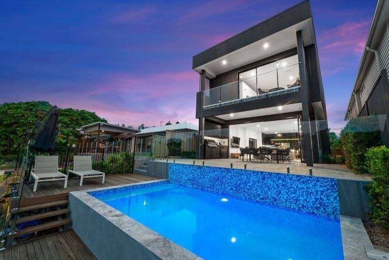 2/17 Bombala Street, Broadbeach Waters - Thumbnail 2