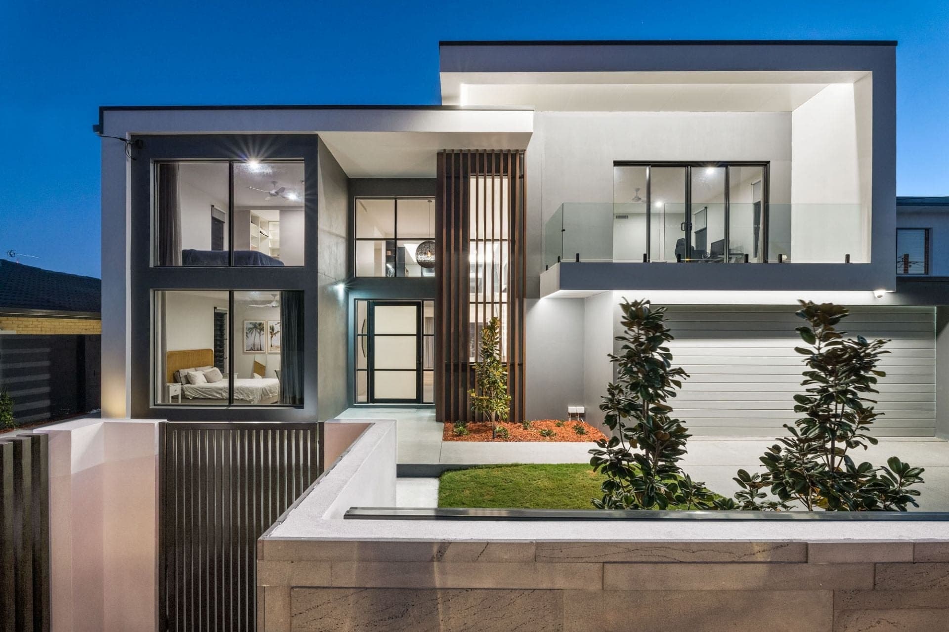8 Carmel Court, Broadbeach Waters - Thumbnail 2
