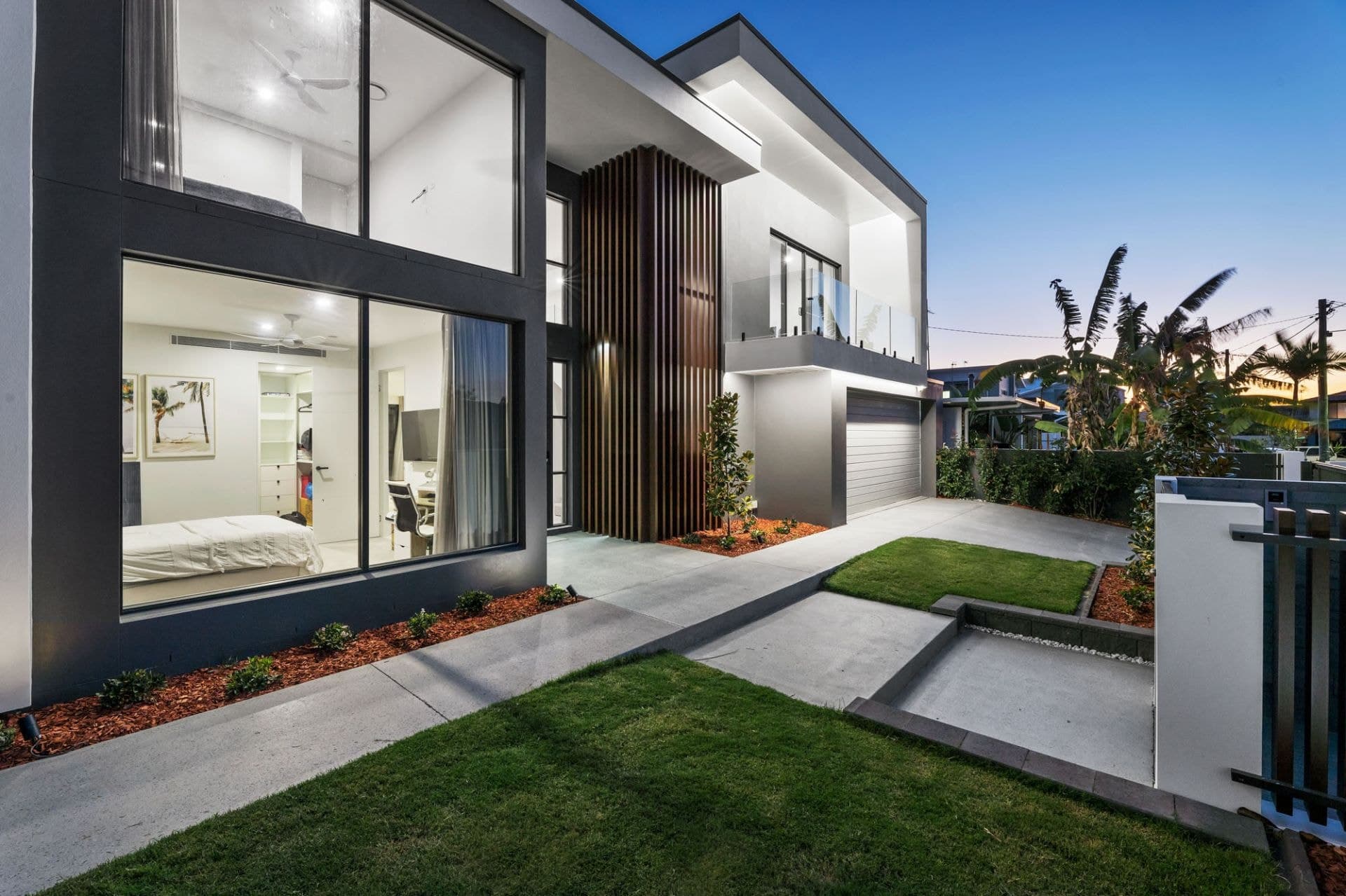 8 Carmel Court, Broadbeach Waters - Thumbnail 3