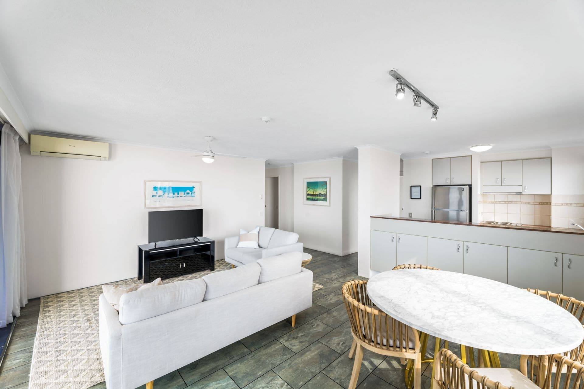 1404/9 Laycock Street, Surfers Paradise - Thumbnail 7