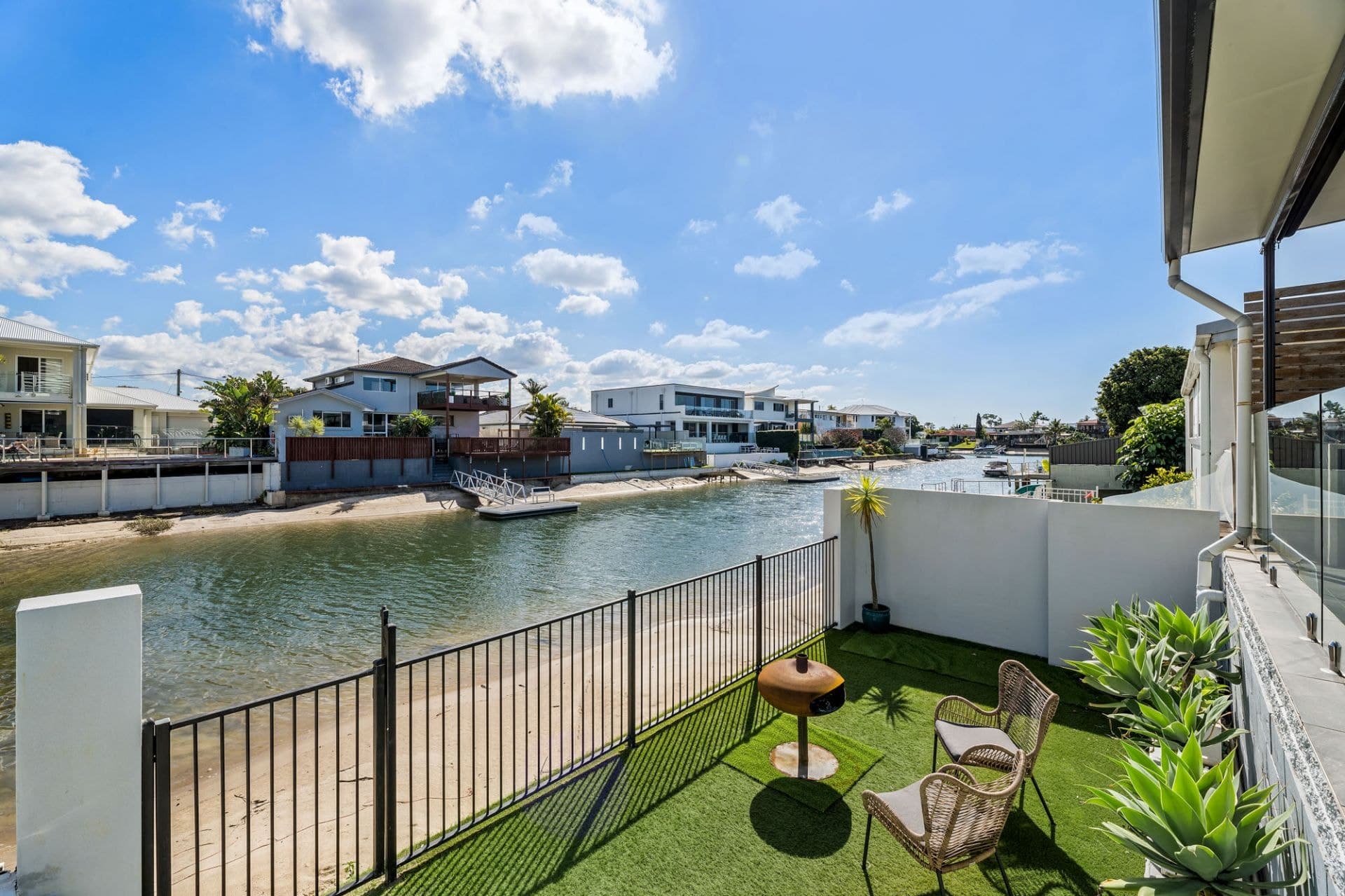 1 Winterhaven Key, Broadbeach Waters - Thumbnail 3