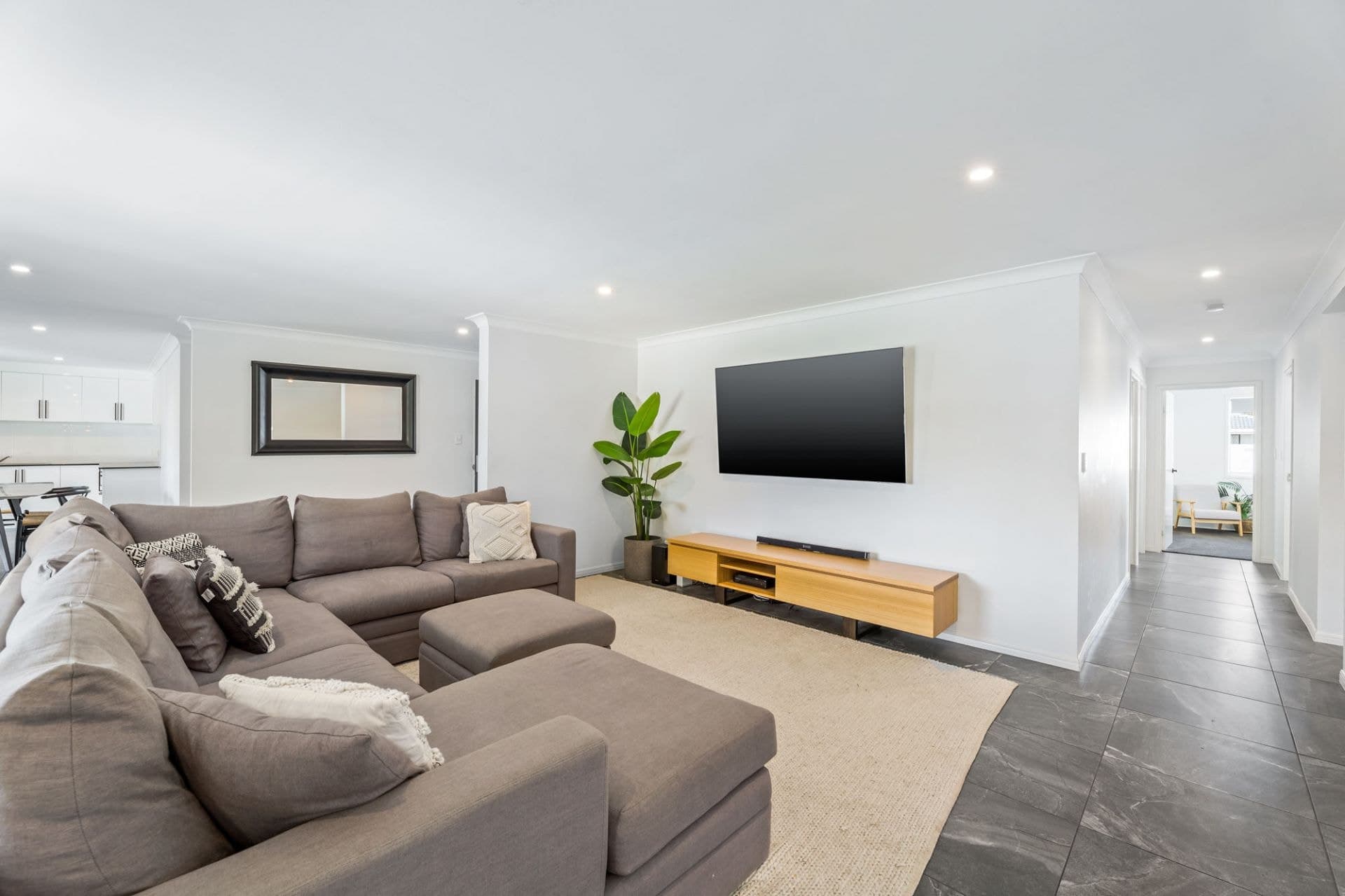1 Winterhaven Key, Broadbeach Waters - Thumbnail 8