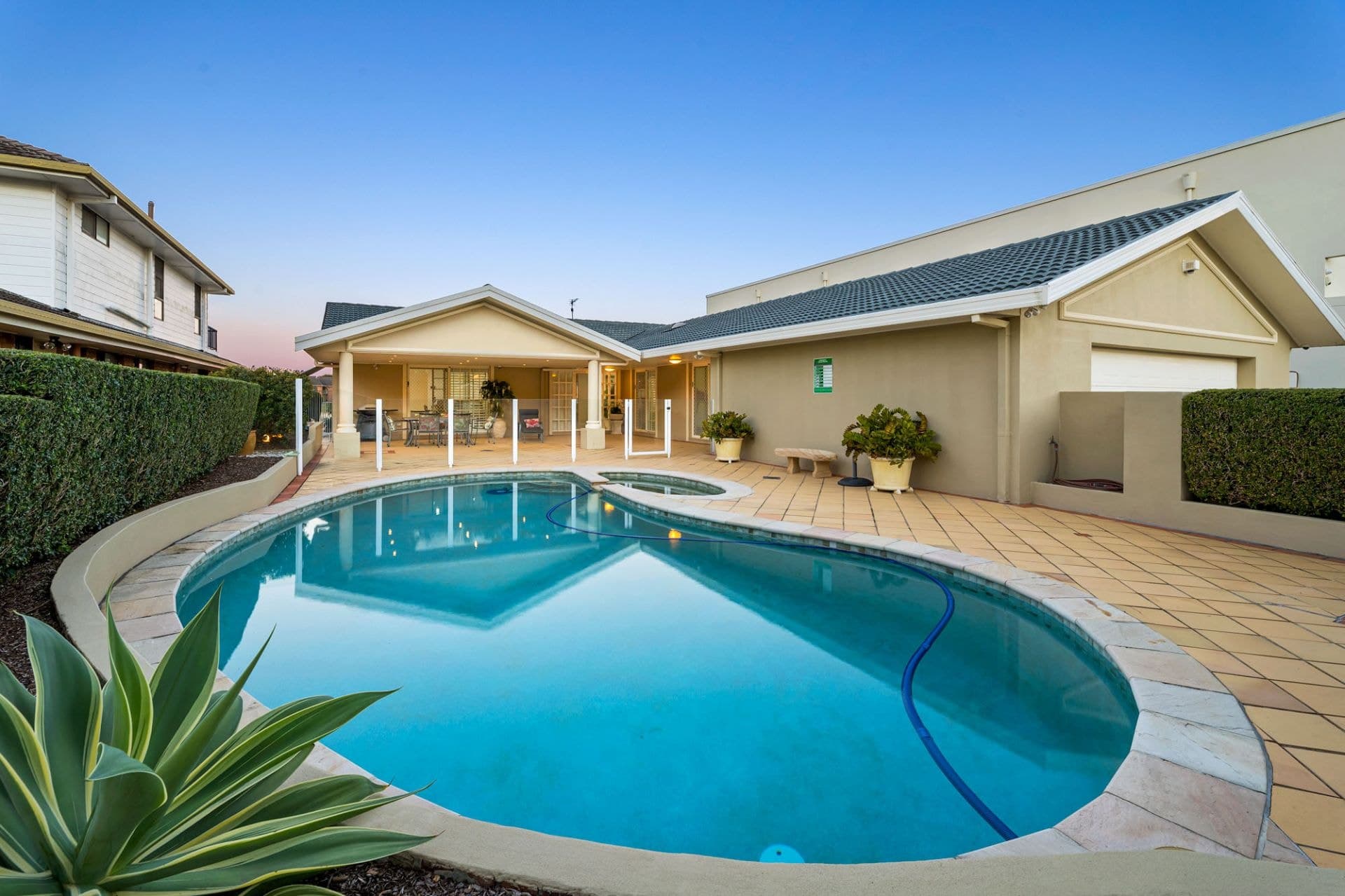 50 Sailaway Street, Mermaid Waters - Thumbnail 5