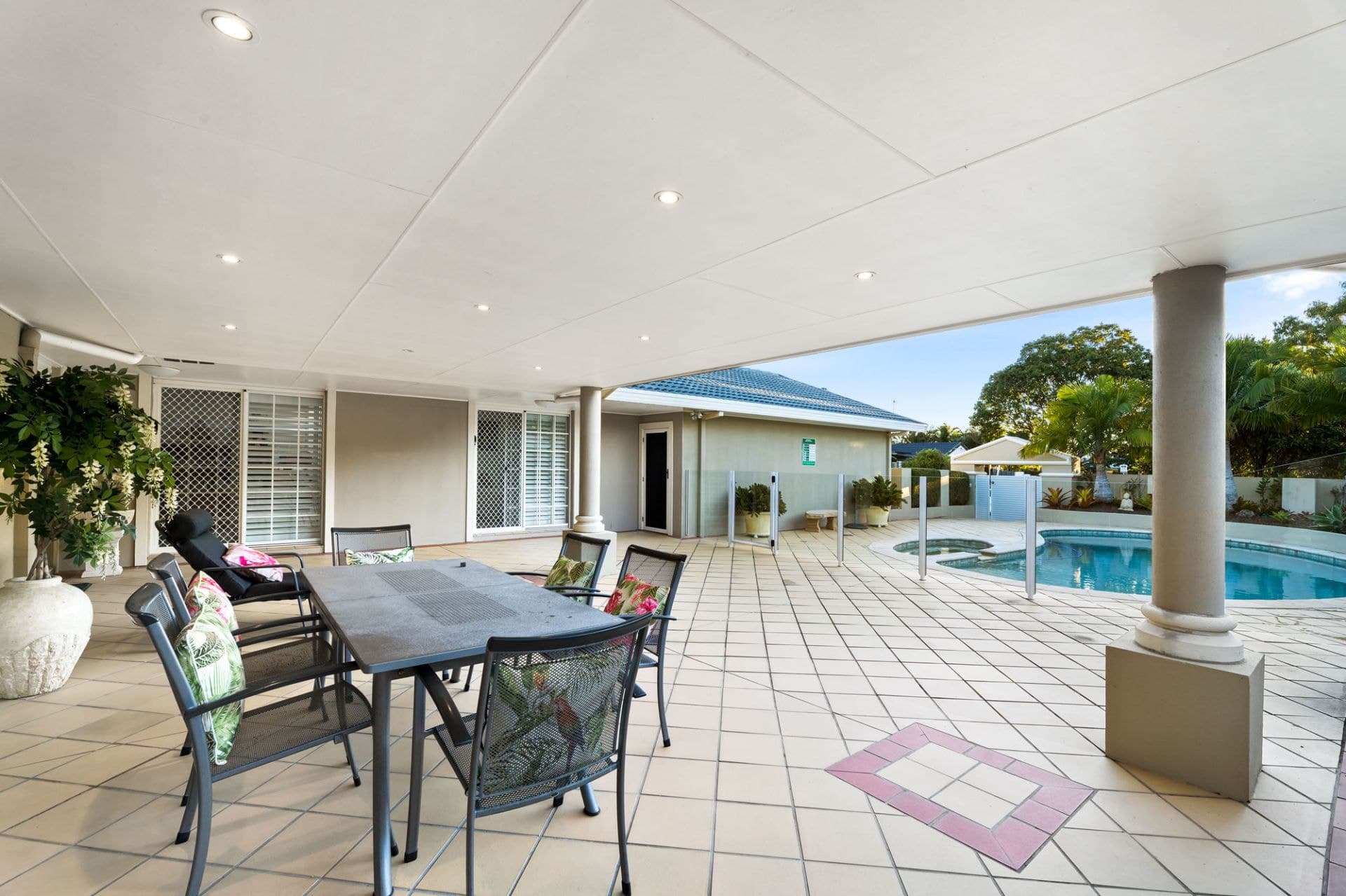 50 Sailaway Street, Mermaid Waters - Thumbnail 7