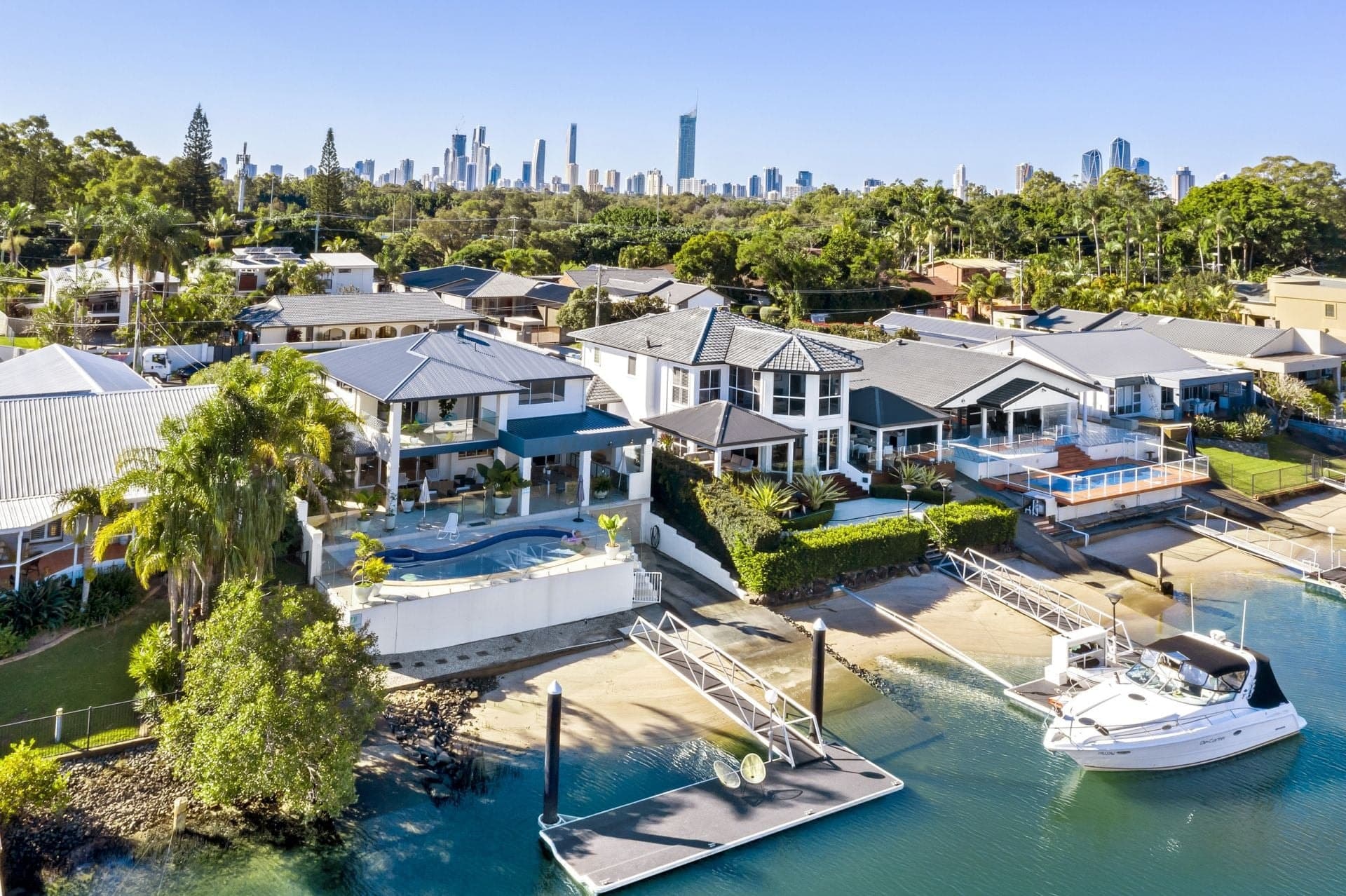 335 Monaco Street, Broadbeach Waters - Thumbnail 2