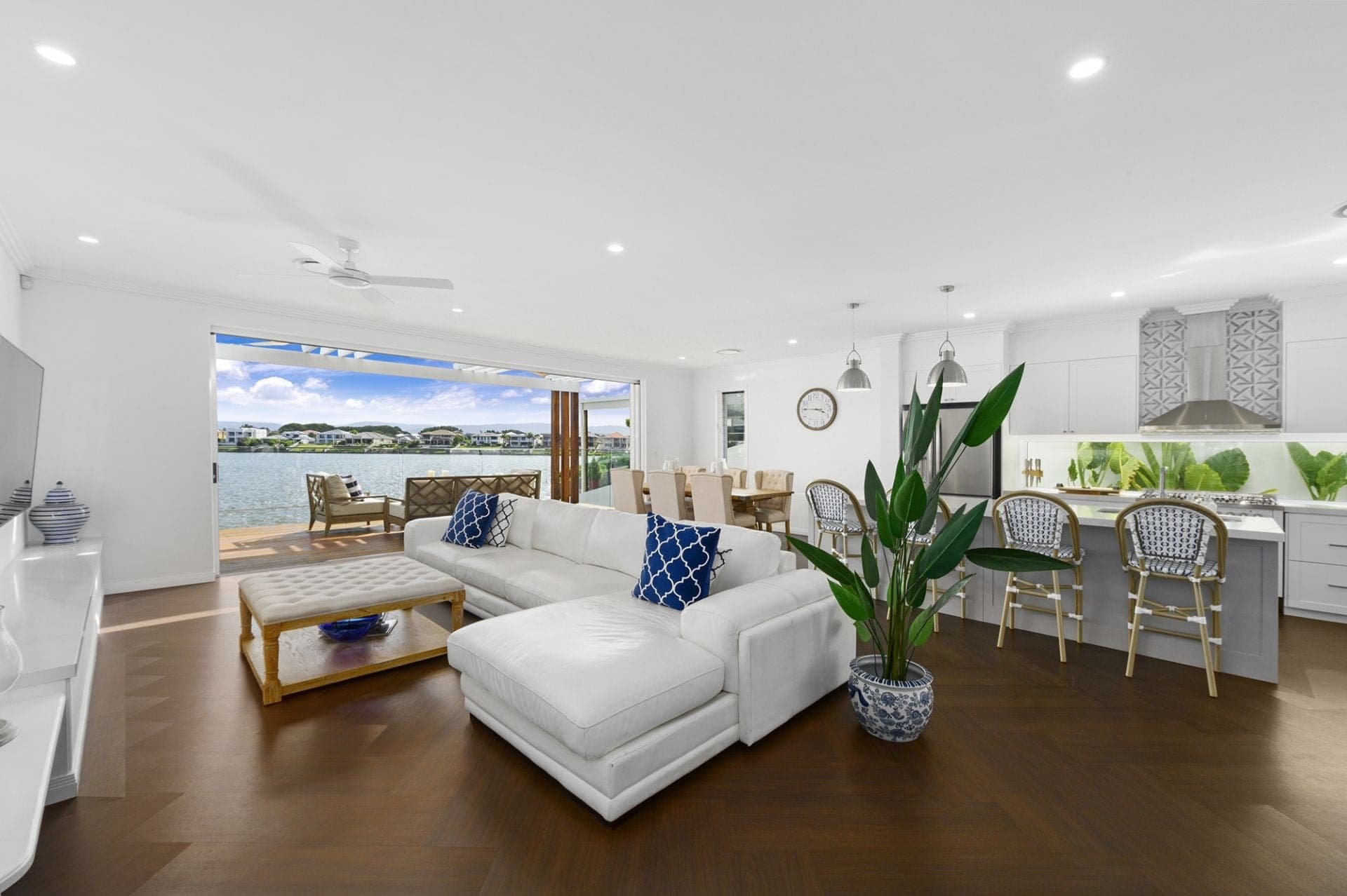 2/81 Edinburgh Road, Benowa Waters - Thumbnail 2