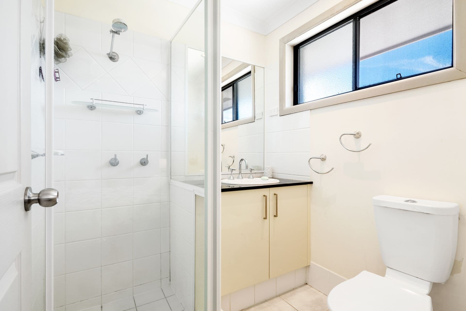 13 Rawlinna Drive, Mermaid Waters - Image 1
