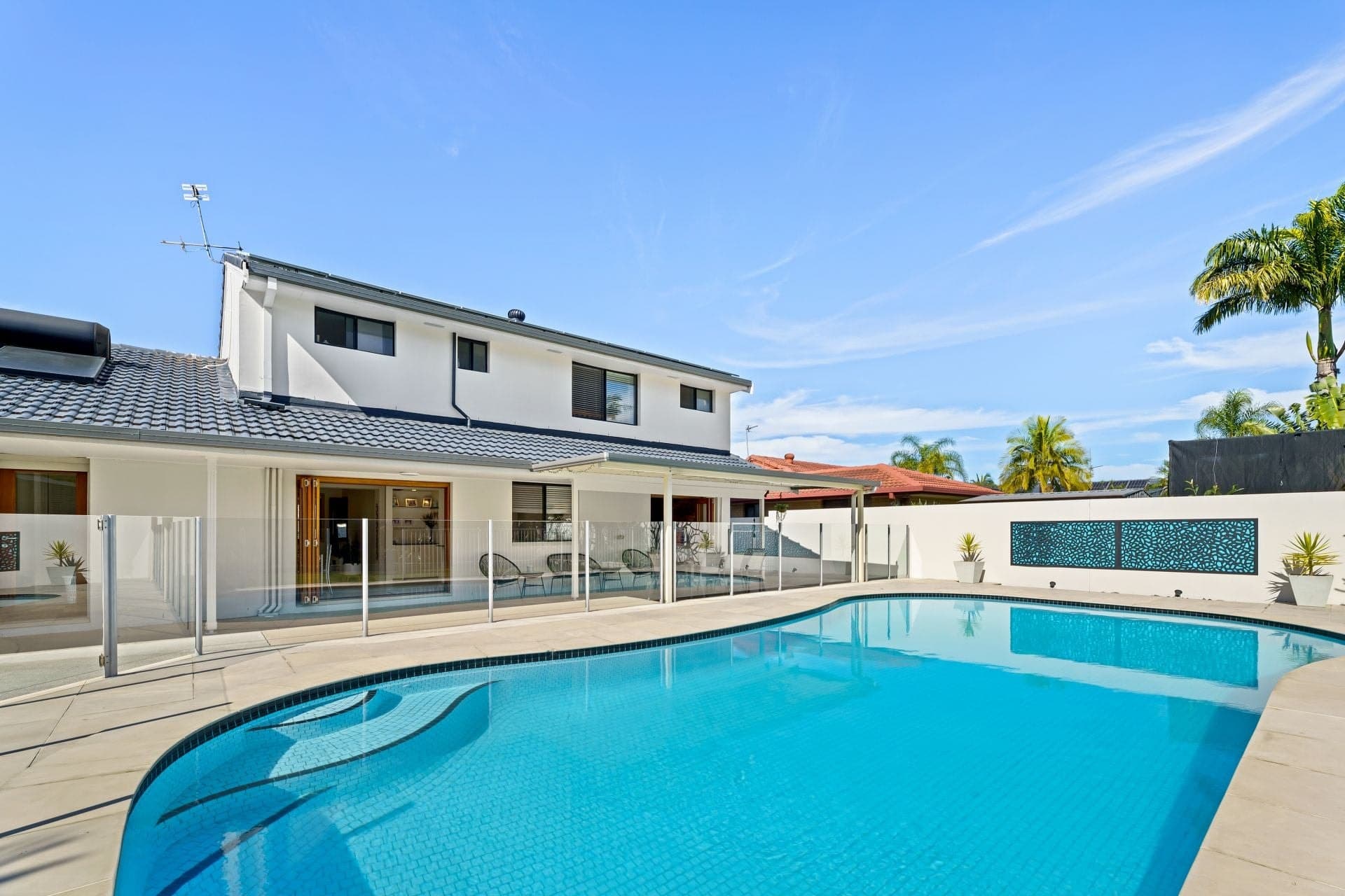 13 Rawlinna Drive, Mermaid Waters - Thumbnail 2