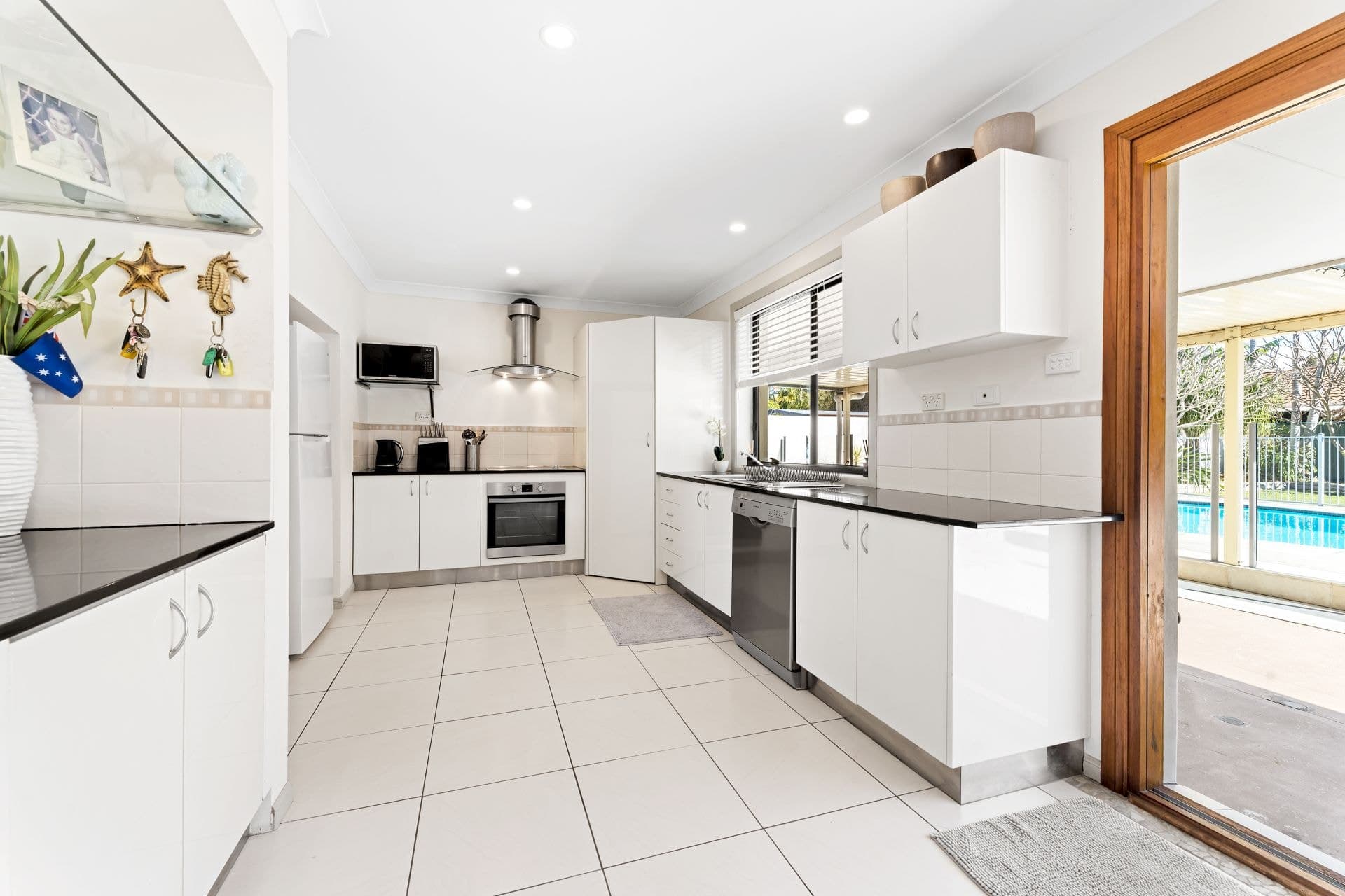 13 Rawlinna Drive, Mermaid Waters - Thumbnail 7