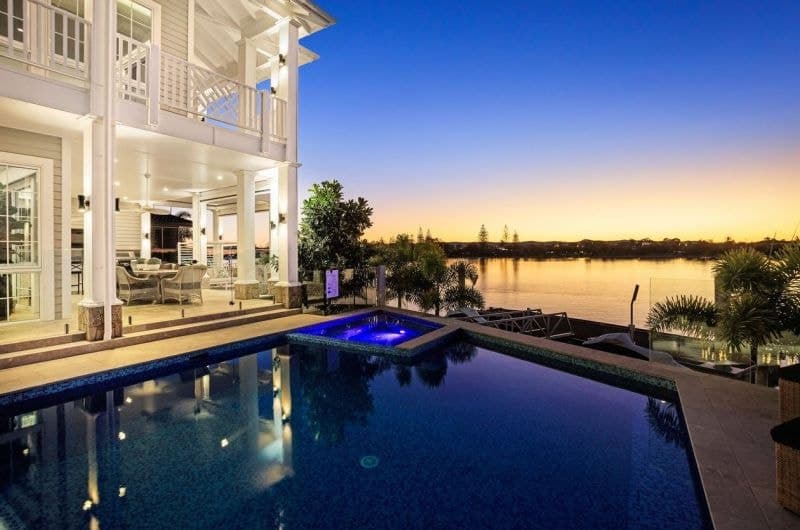 1 Royal Mews, Sovereign Islands - Image 1