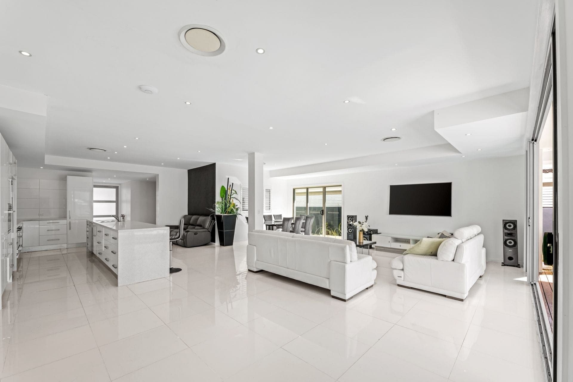 15 Sunrise Boulevard, Surfers Paradise - Thumbnail 6