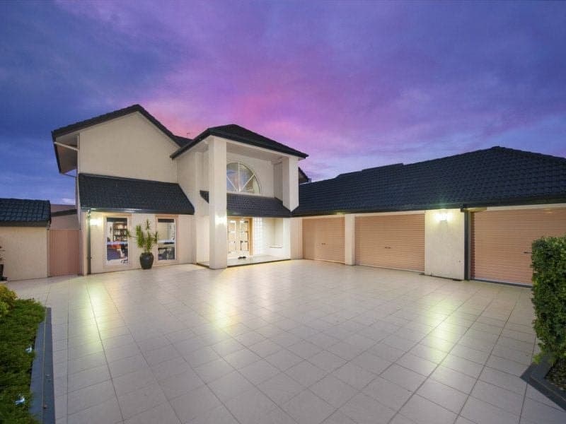 15 Excalibur Court, Sovereign Islands - Thumbnail 3
