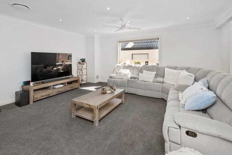 15 Excalibur Court, Sovereign Islands - Thumbnail 4