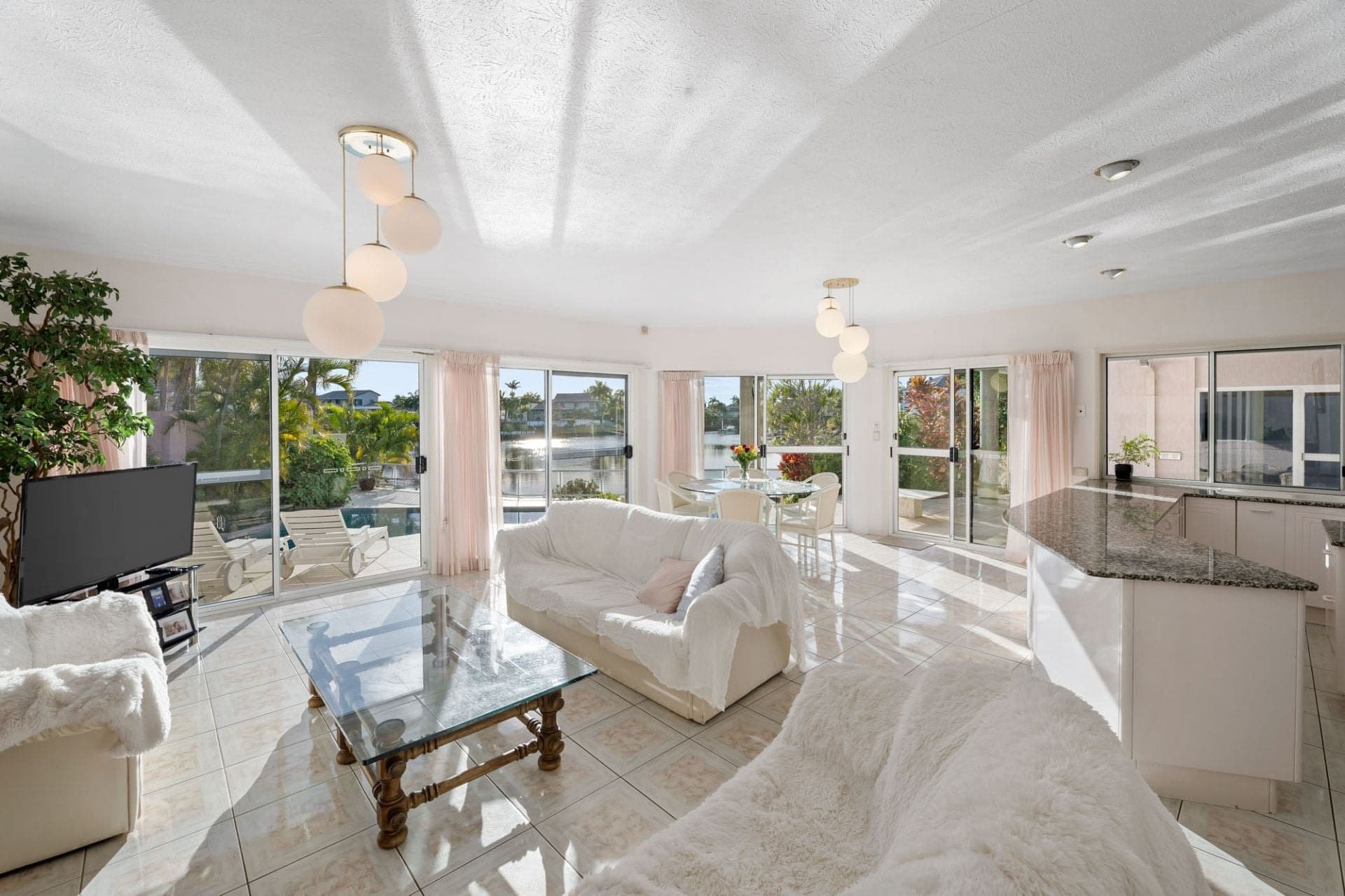367 Rio Vista Boulevard, Mermaid Waters - Thumbnail 5