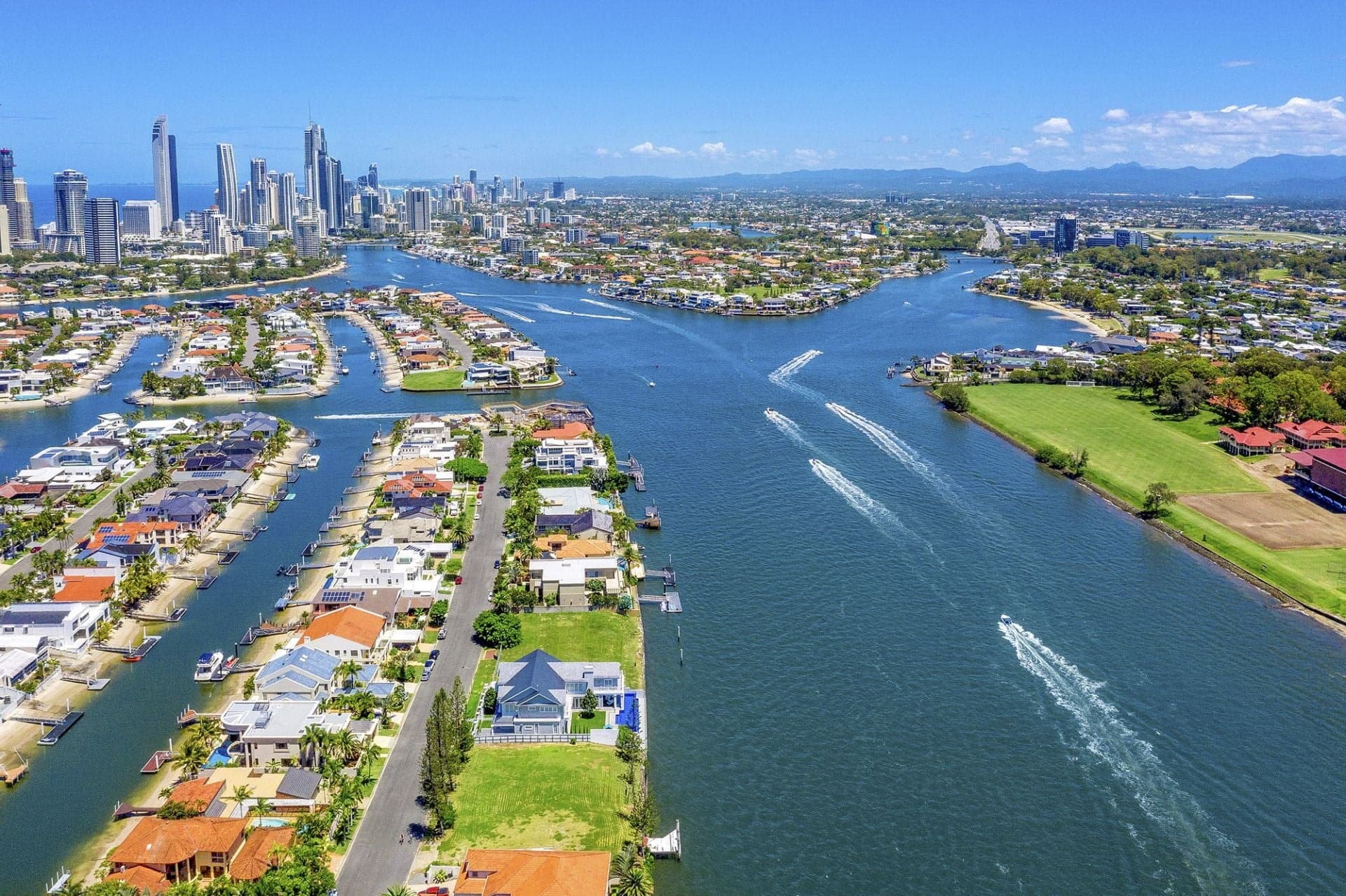 121 Commodore Drive, Paradise Waters - Thumbnail 3