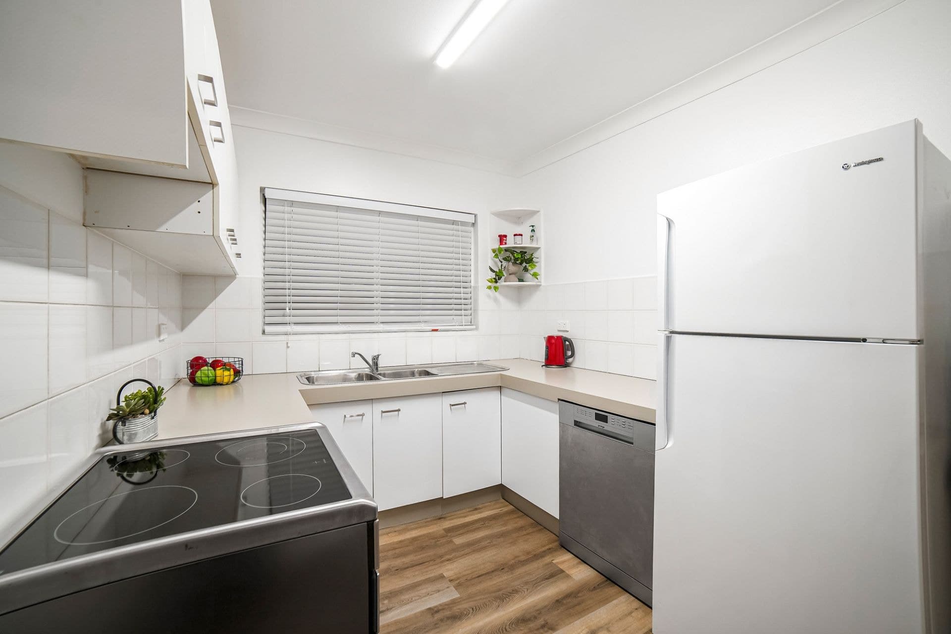 19 Naranga Avenue, Broadbeach Waters - Thumbnail 6
