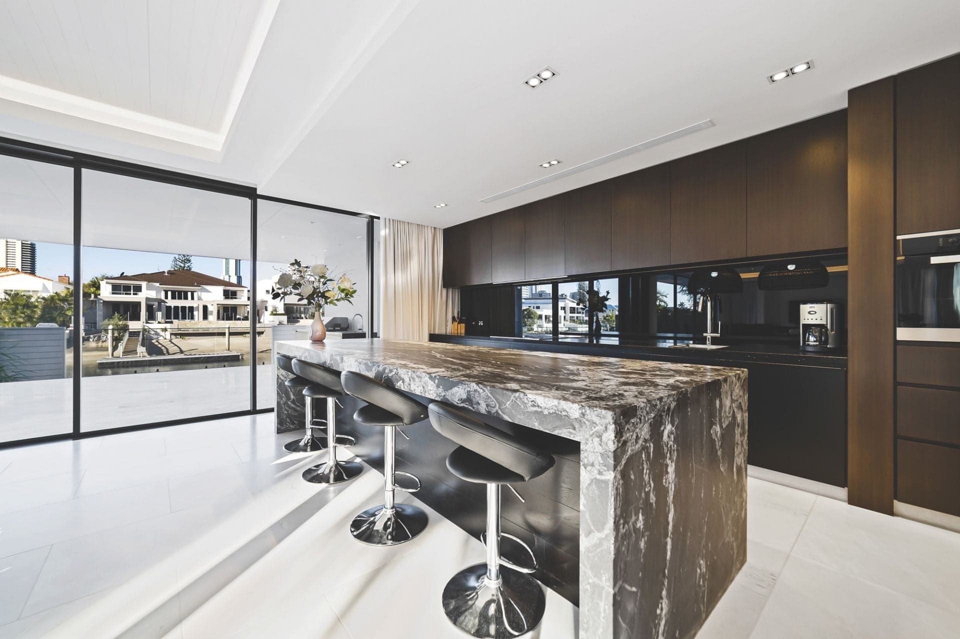 21 Buccaneer Court, Paradise Waters - Thumbnail 2