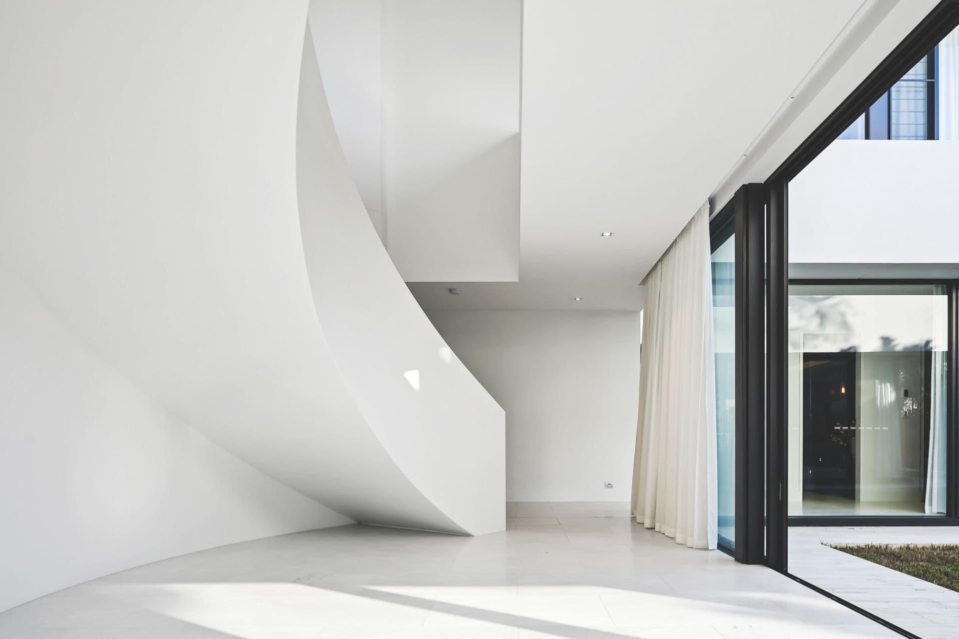 21 Buccaneer Court, Paradise Waters - Thumbnail 4