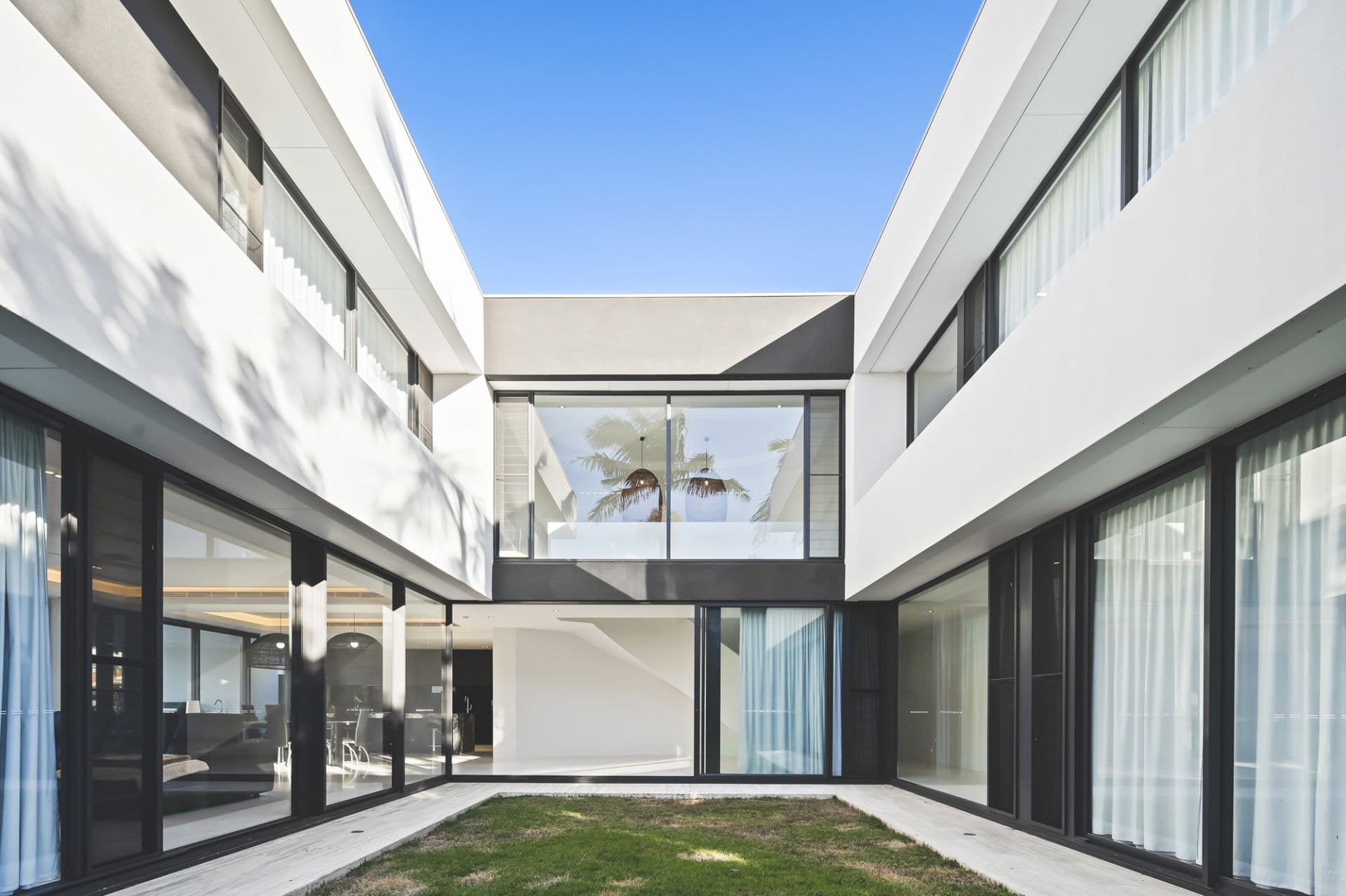 21 Buccaneer Court, Paradise Waters - Thumbnail 5
