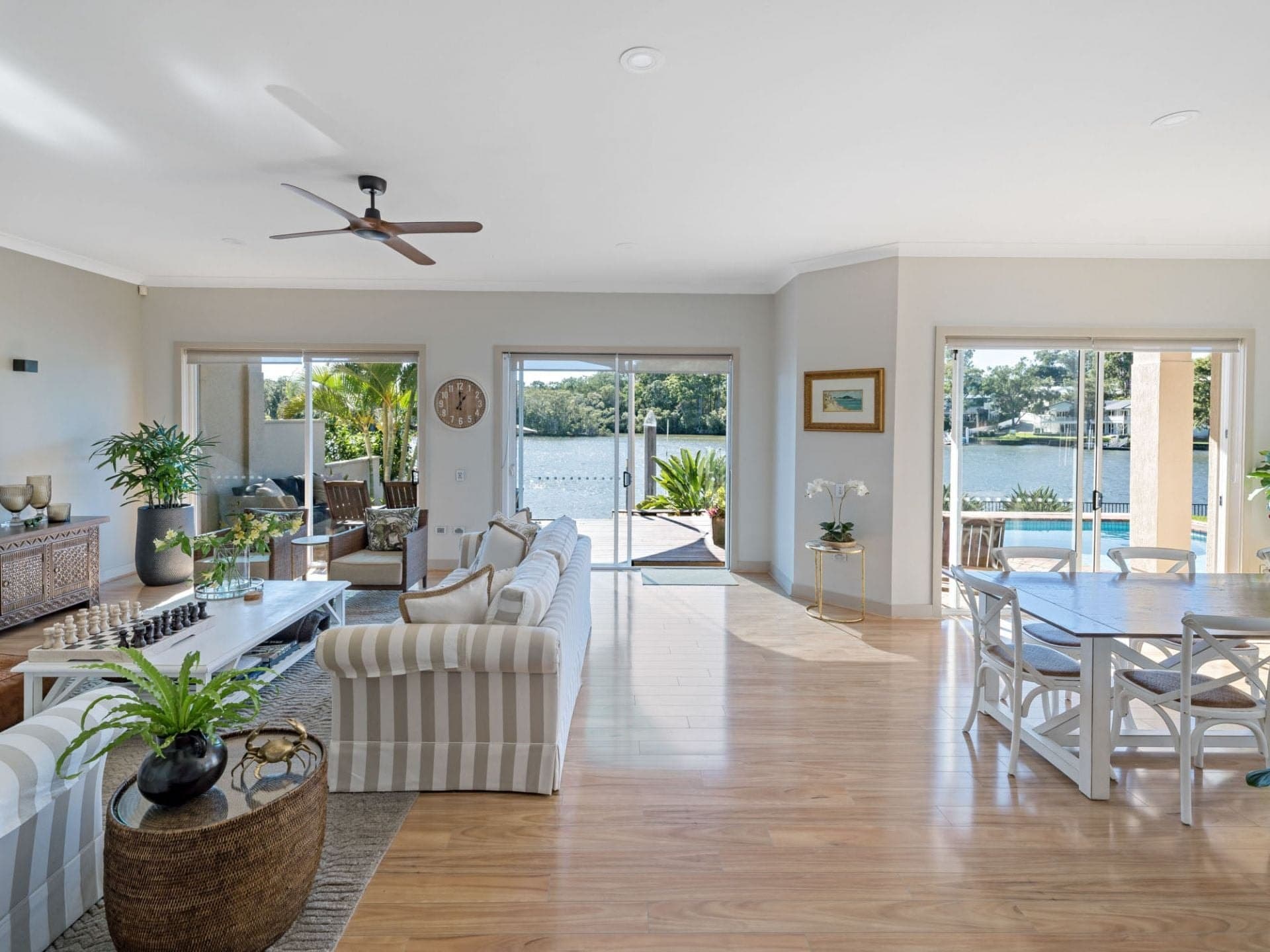 5316 Marine Drive North, Hope Island - Thumbnail 2