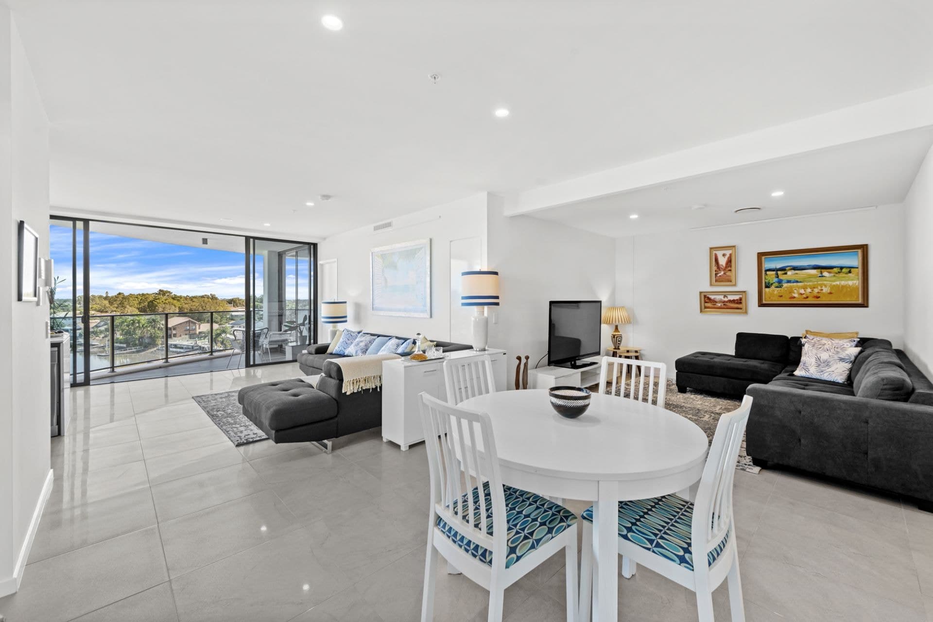 5401/5 Harbourside Court, Biggera Waters - Thumbnail 4