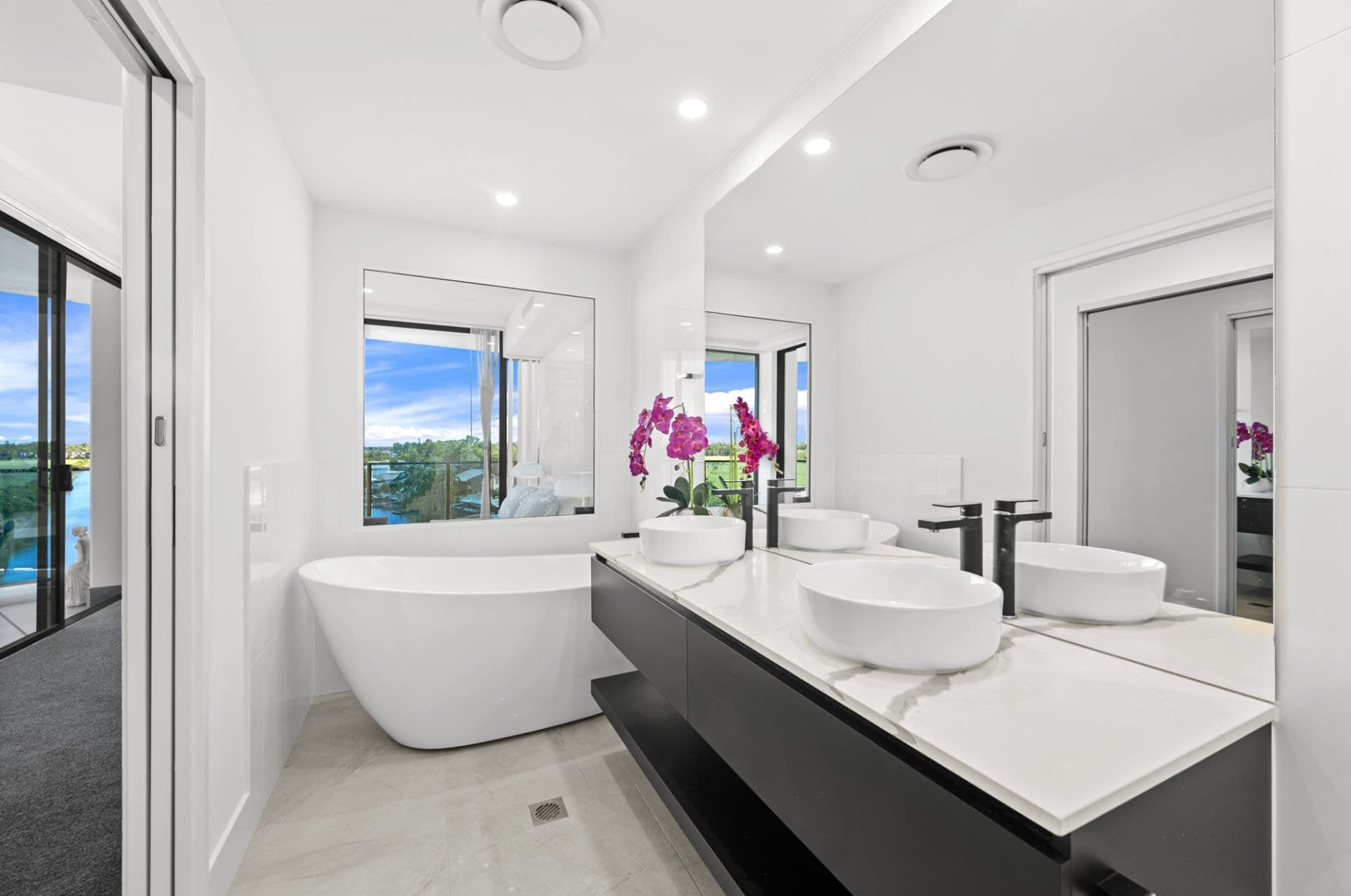 5401/5 Harbourside Court, Biggera Waters - Thumbnail 7