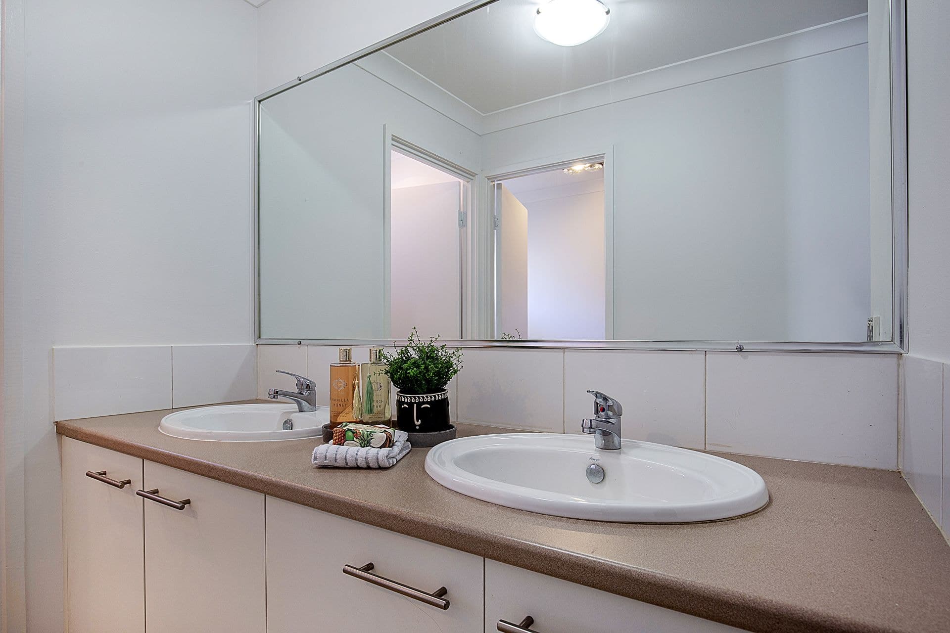 20 Menindee Avenue, Coombabah - Thumbnail 5