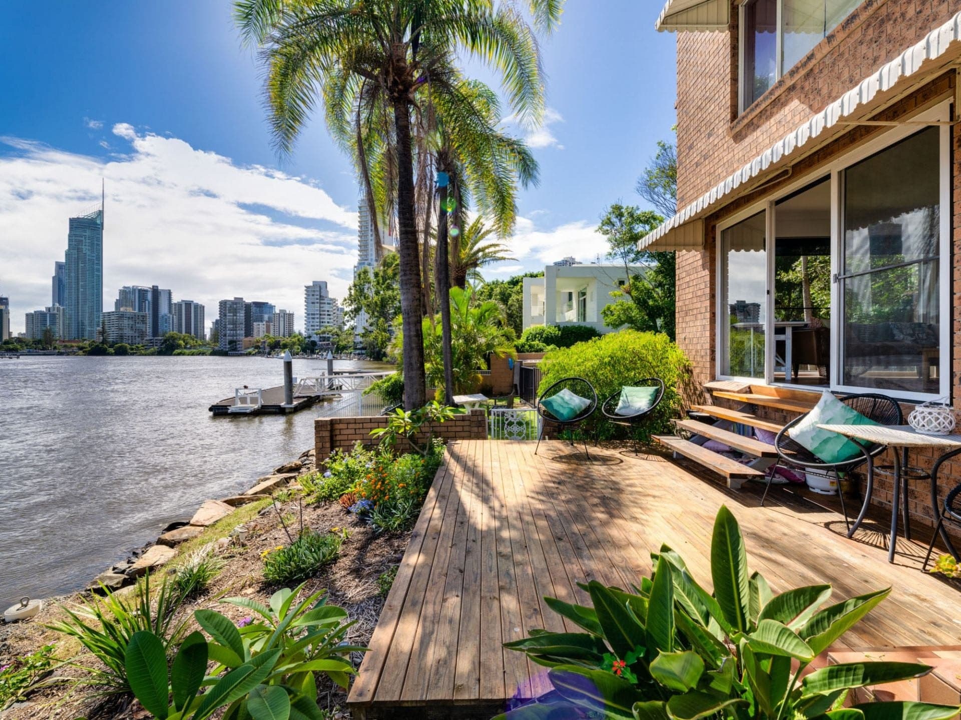 1/11 Cannes Avenue, Surfers Paradise - Thumbnail 2