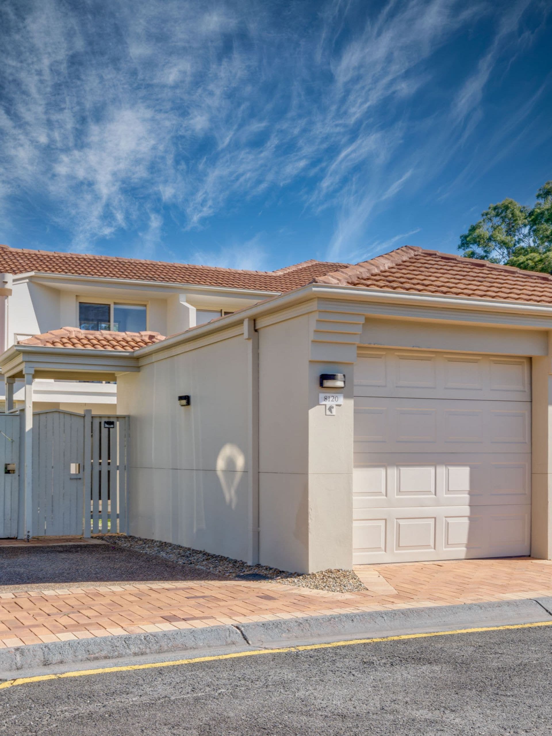 8120 Magnolia Gardens Court, Hope Island - Image 1