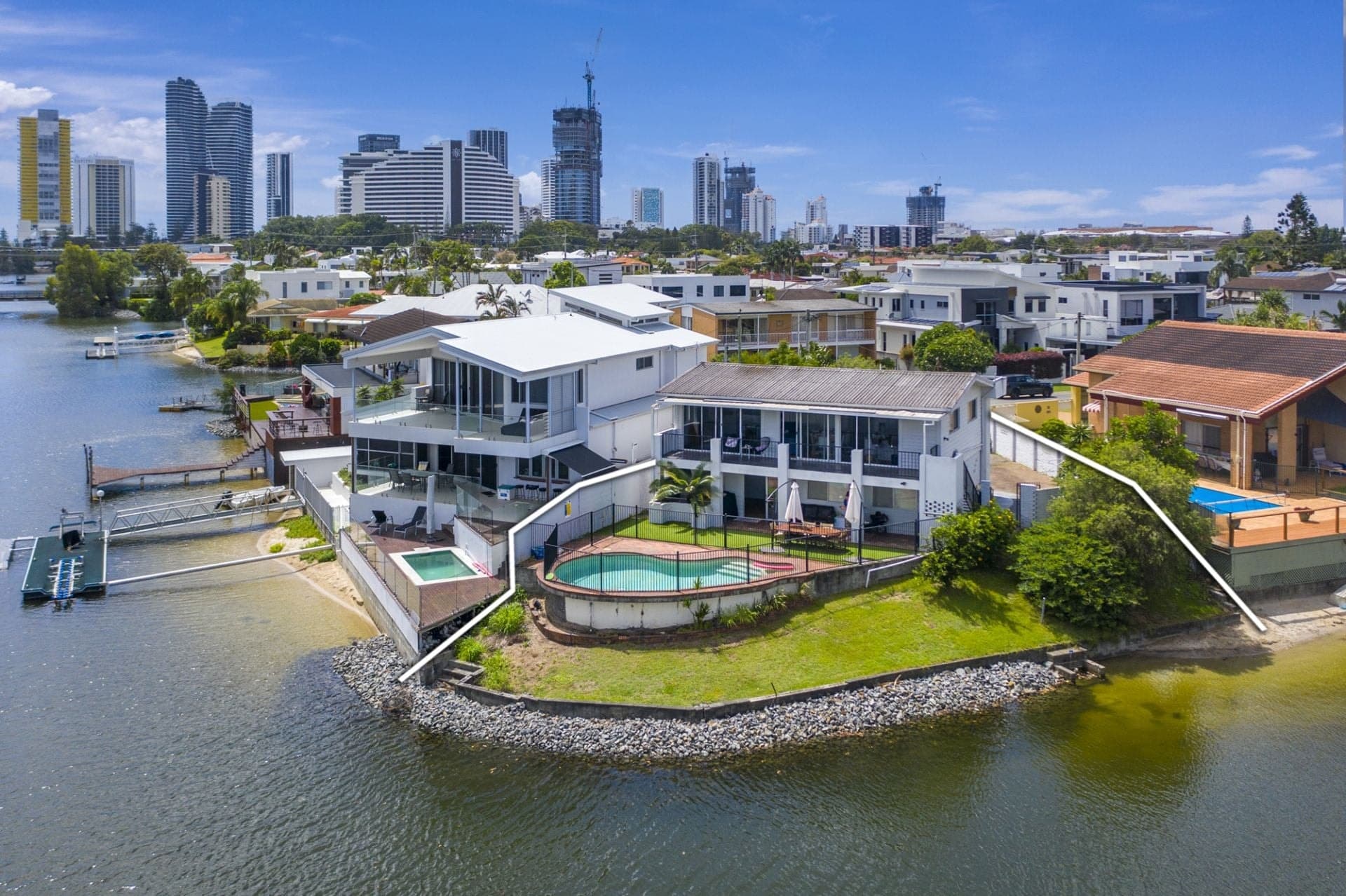 13 Coral Gables Key, Broadbeach Waters - Thumbnail 2
