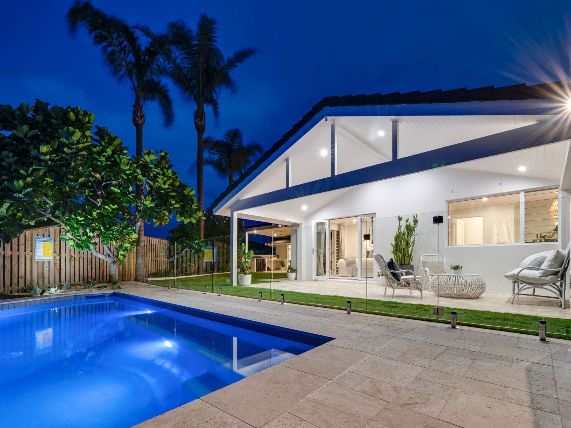 23 Tradewinds Avenue, Paradise Point - Thumbnail 2
