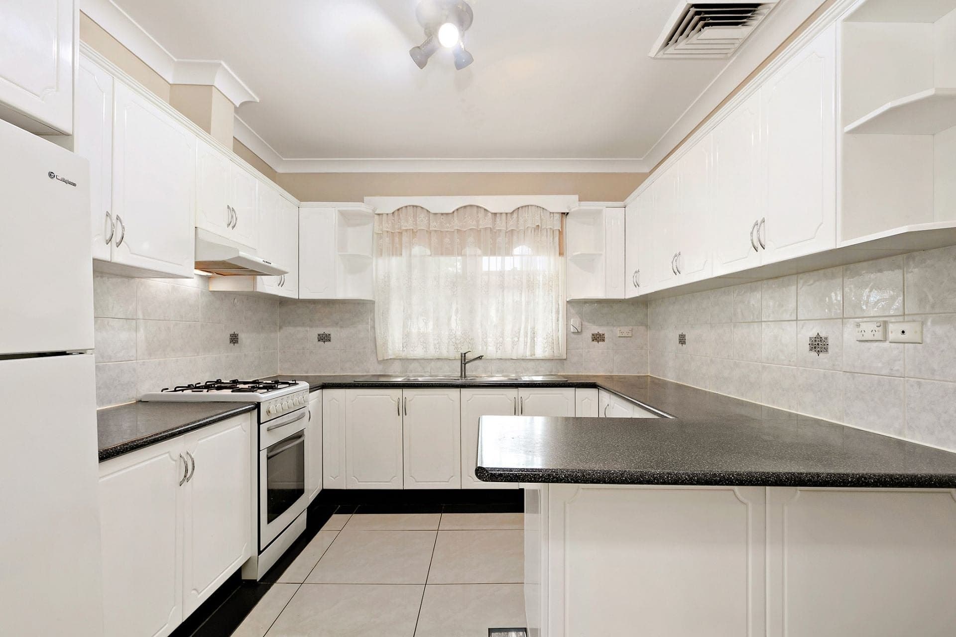 68 Cameron Street, Rockdale, Rockdale - Thumbnail 3