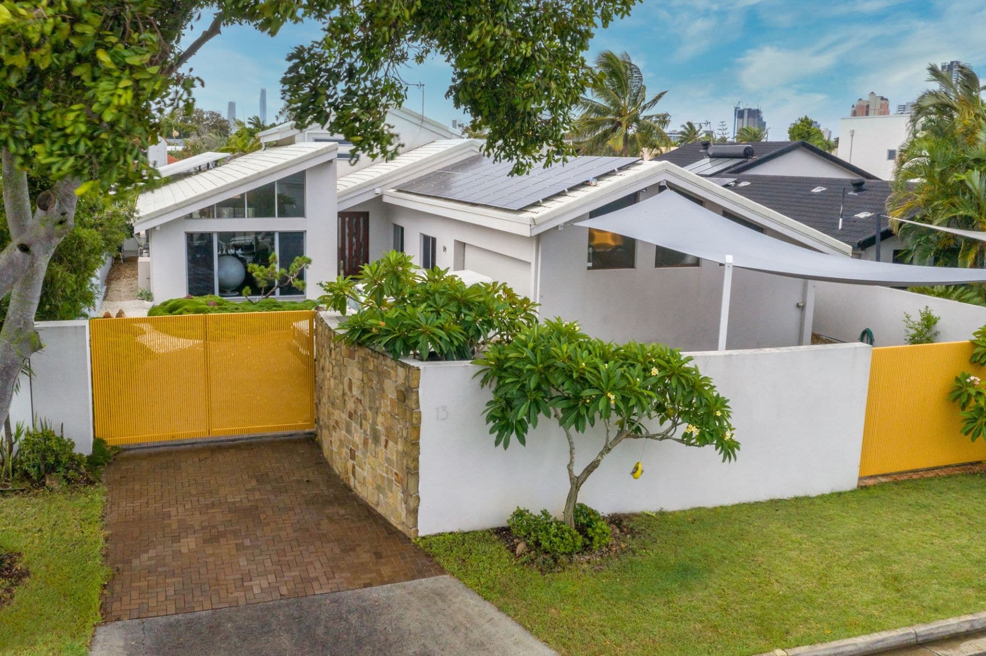 13 Alma Street, Broadbeach Waters - Image 1