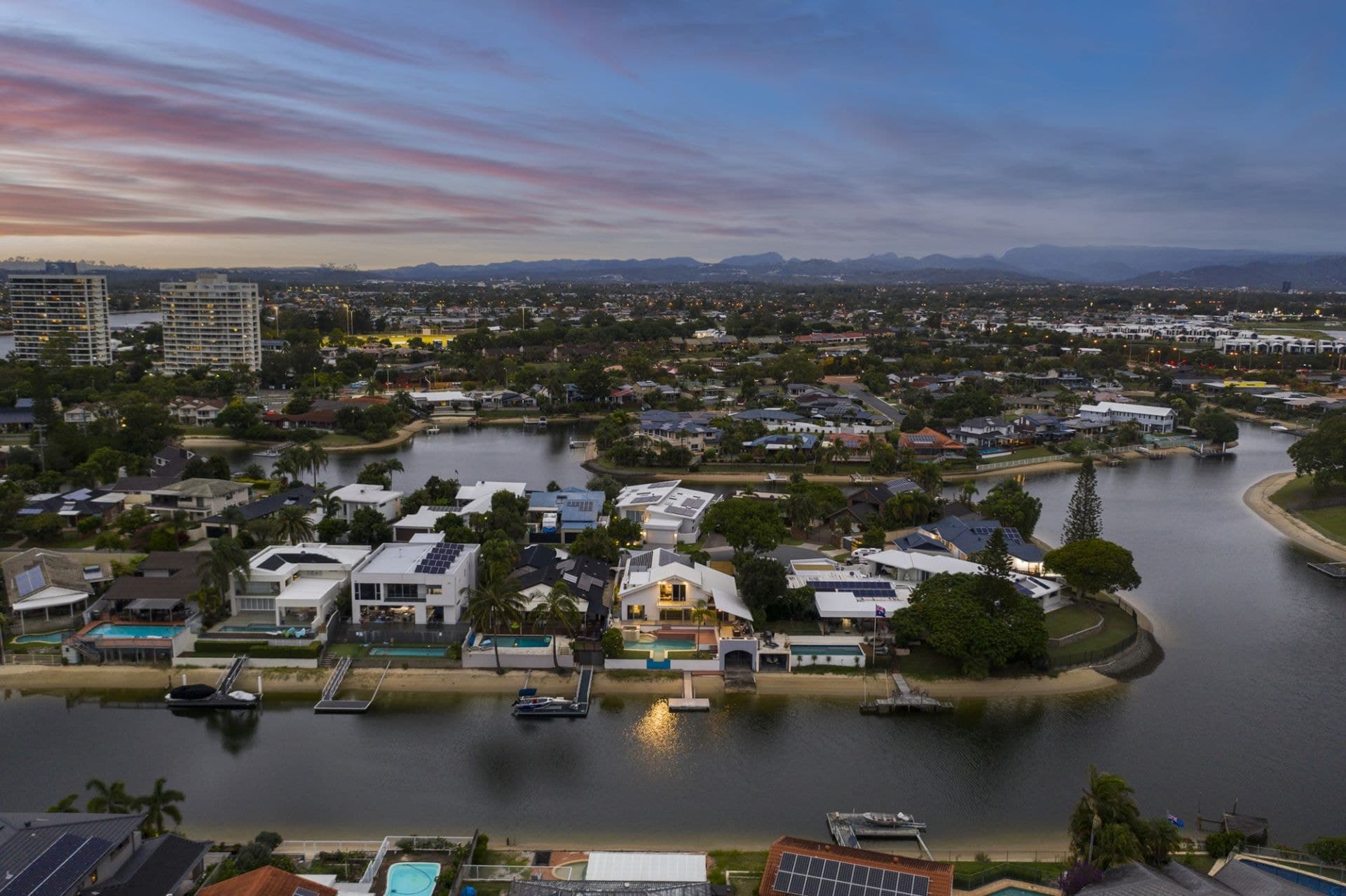 13 Alma Street, Broadbeach Waters - Thumbnail 5