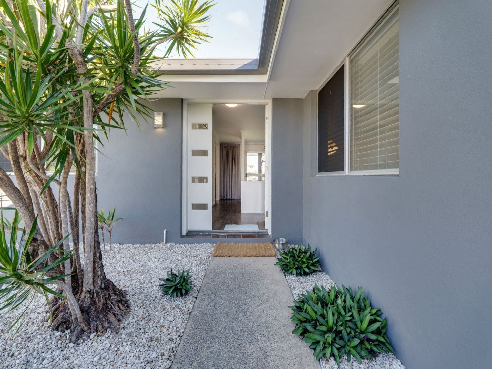 25 Weatherly Avenue, Mermaid Waters - Thumbnail 3