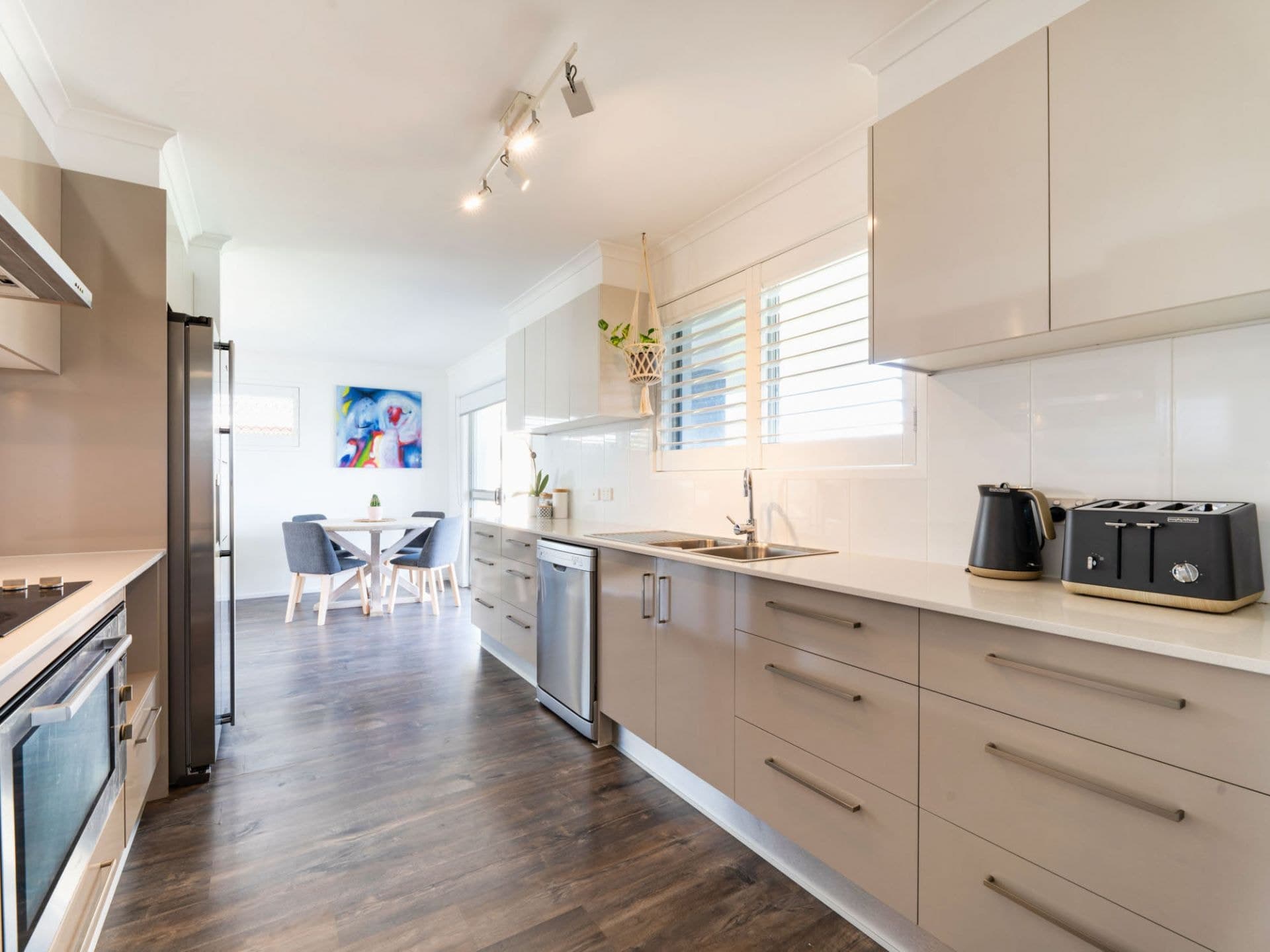 25 Weatherly Avenue, Mermaid Waters - Thumbnail 6