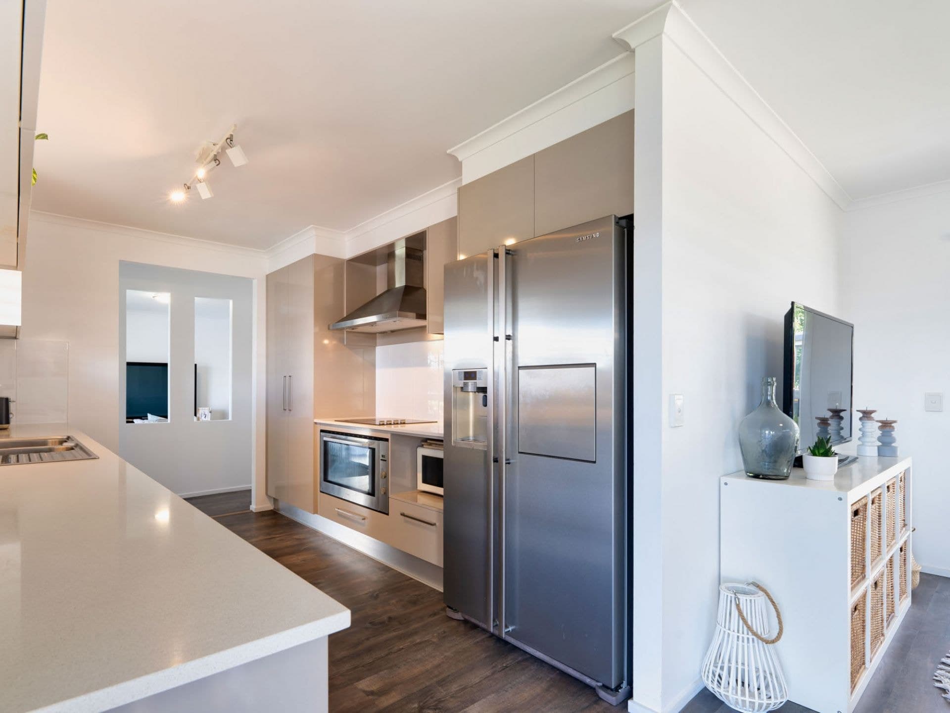 25 Weatherly Avenue, Mermaid Waters - Thumbnail 7