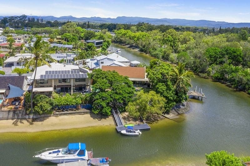 13 Ensenada Court, Broadbeach Waters - Thumbnail 2