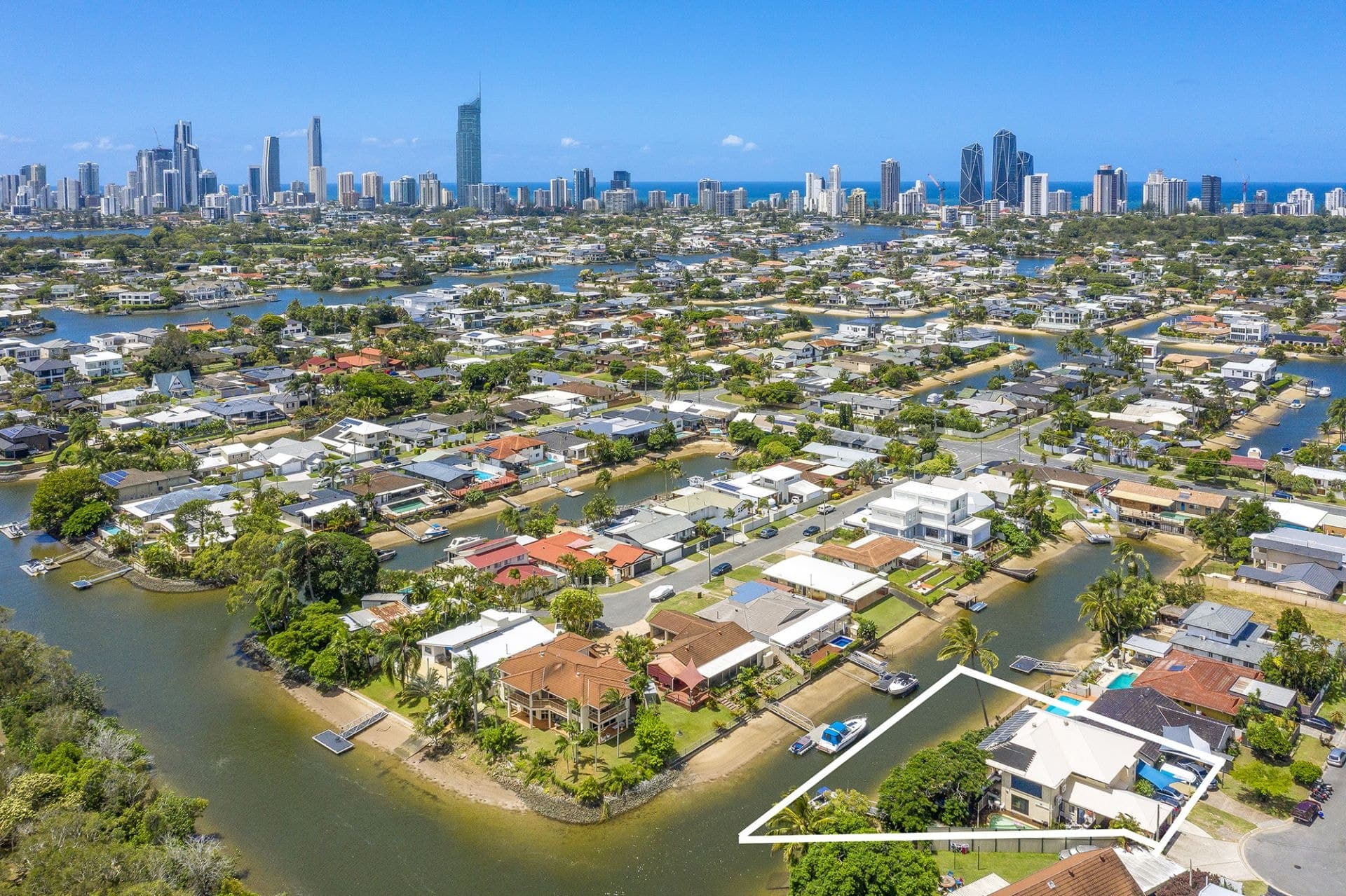 13 Ensenada Court, Broadbeach Waters - Thumbnail 3