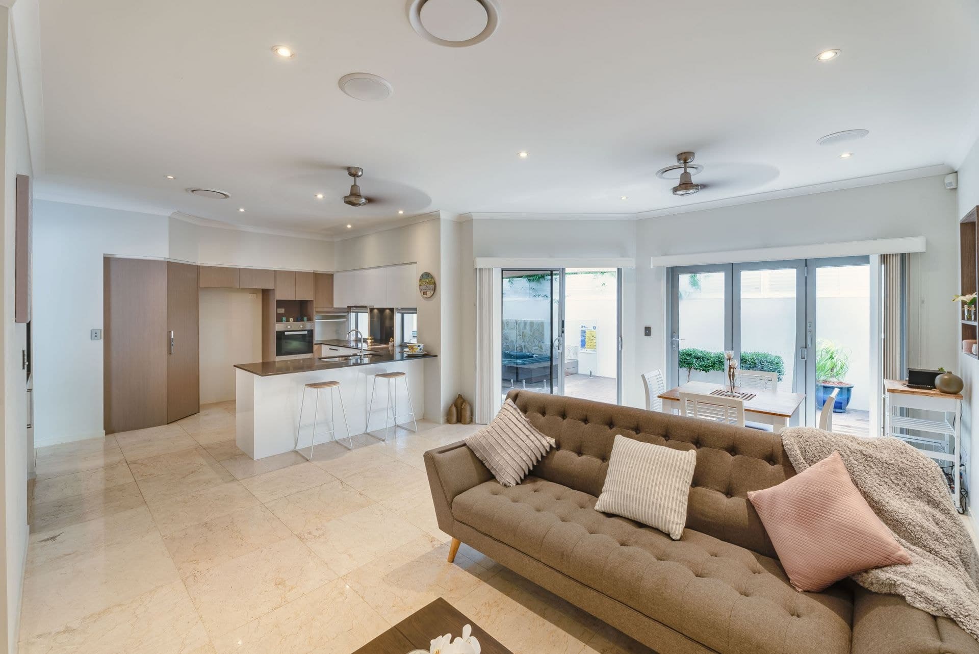 2/32 Tedder Avenue, Main Beach - Thumbnail 4