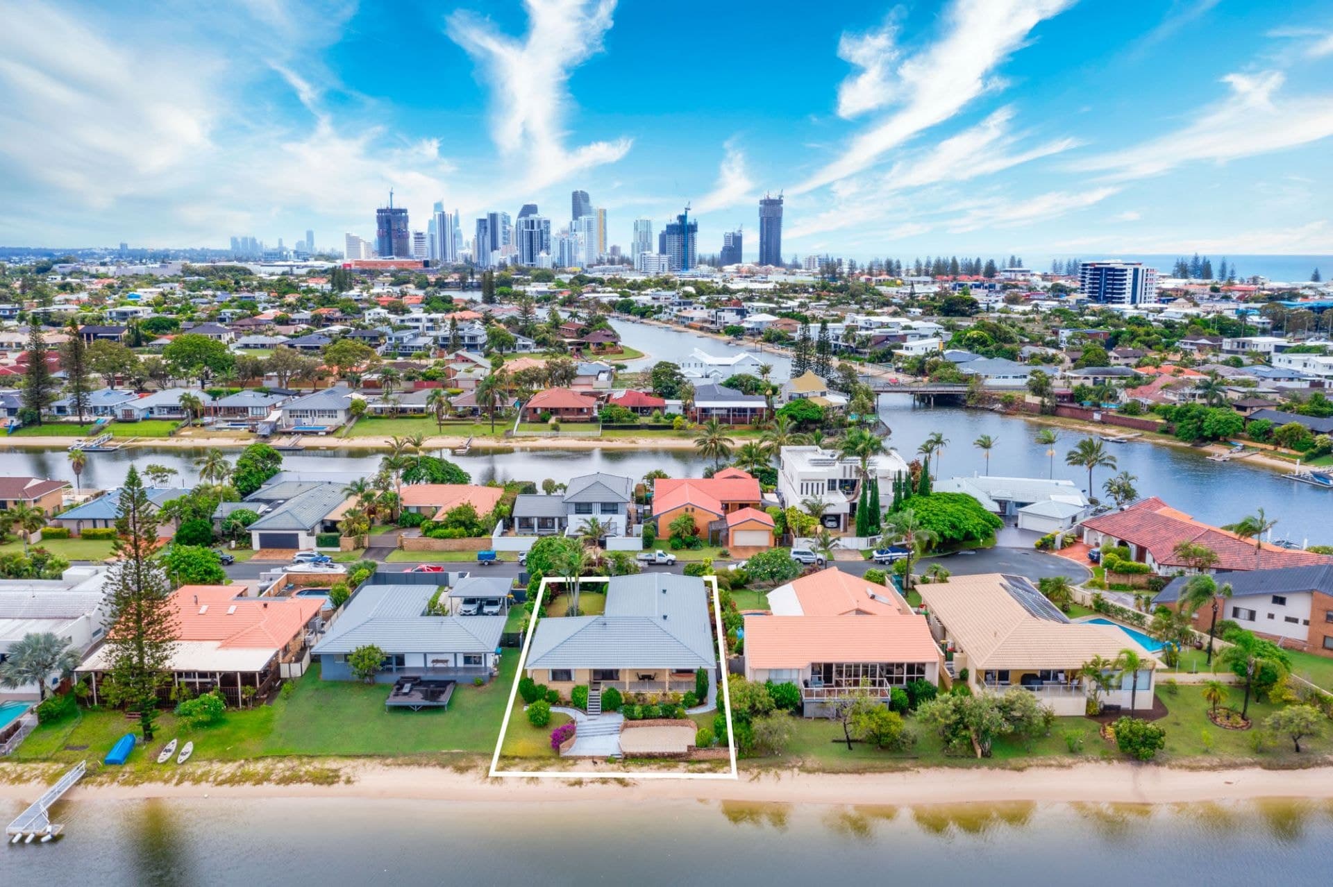 27 Weatherly Avenue, Mermaid Waters - Thumbnail 4