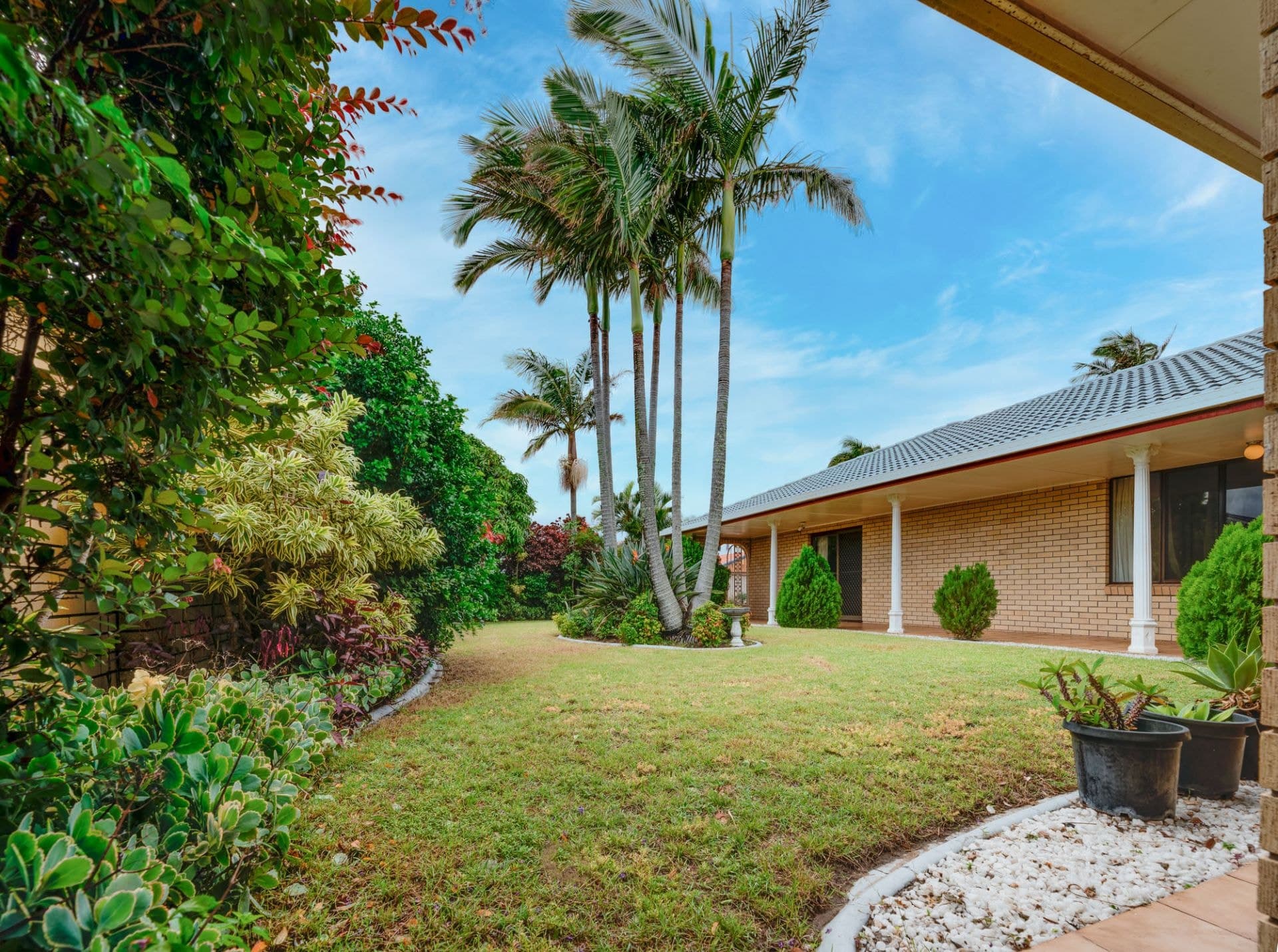 27 Weatherly Avenue, Mermaid Waters - Thumbnail 6