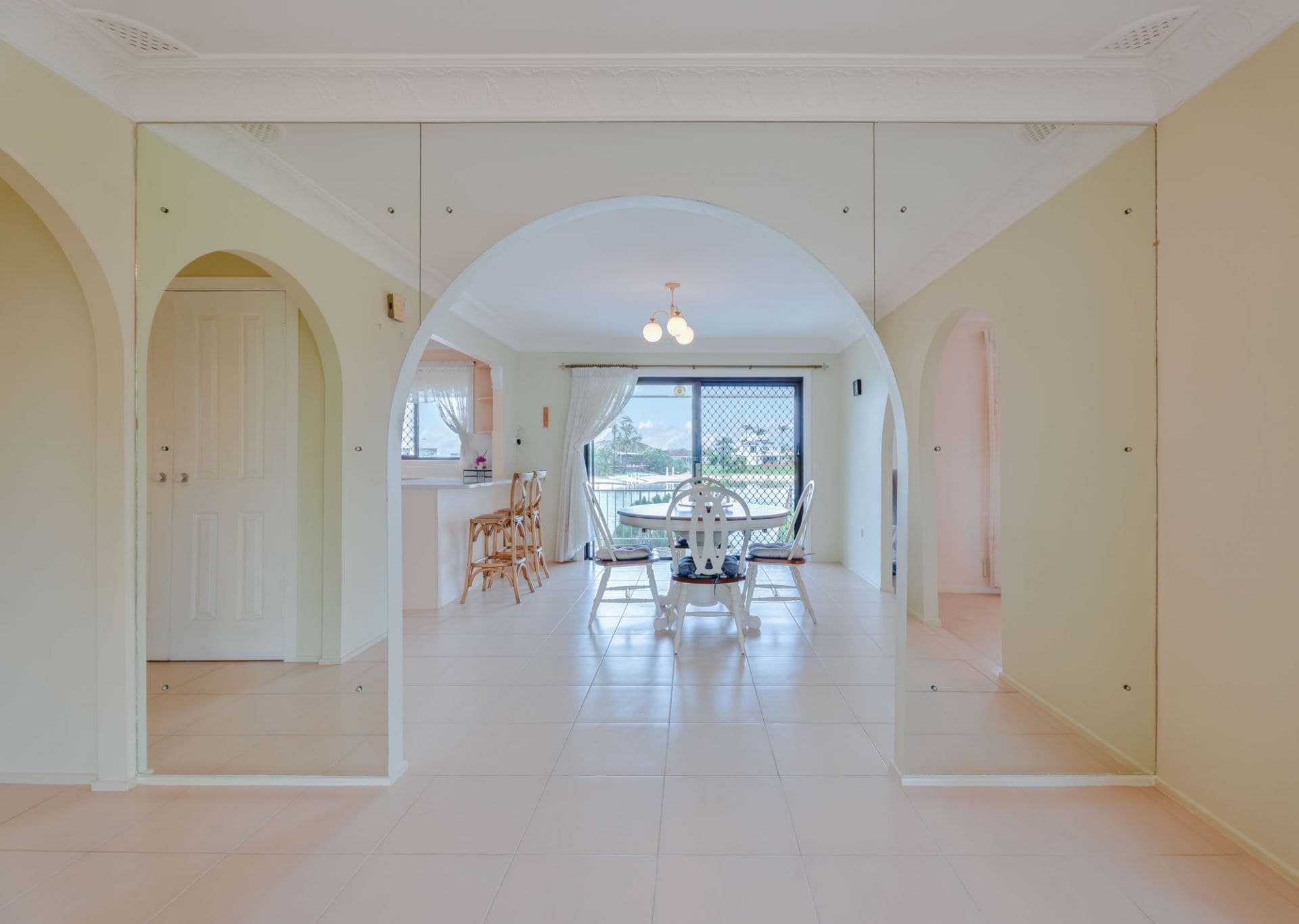 27 Weatherly Avenue, Mermaid Waters - Thumbnail 8