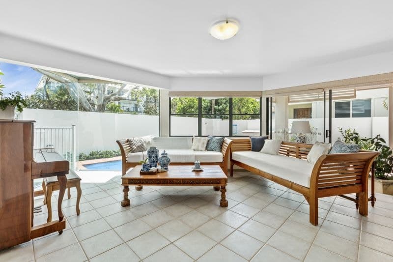 1/104 Hedges Avenue, Mermaid Beach - Thumbnail 4