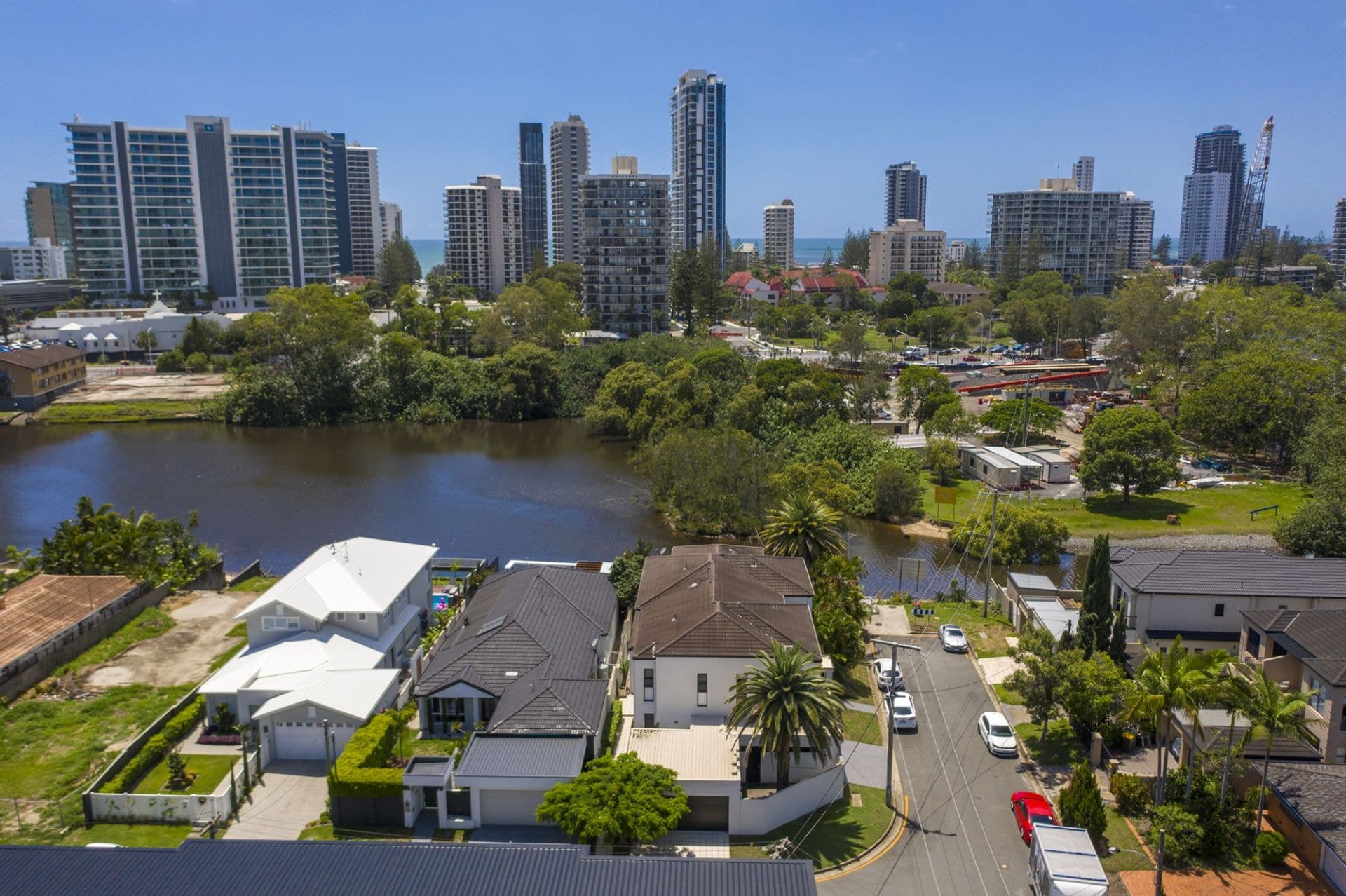 39B Paradise Island, Surfers Paradise - Image 1