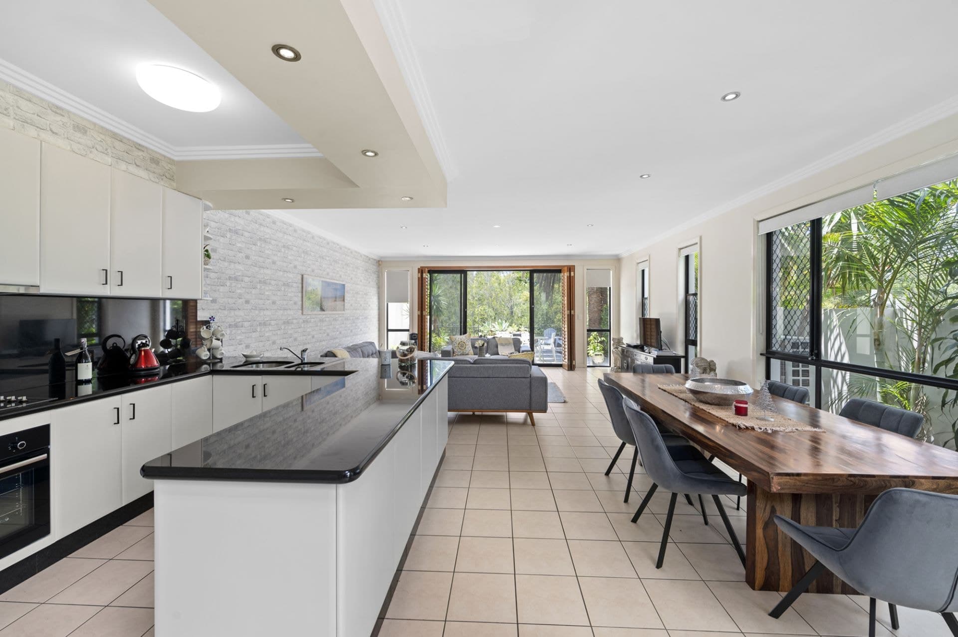 39B Paradise Island, Surfers Paradise - Thumbnail 7