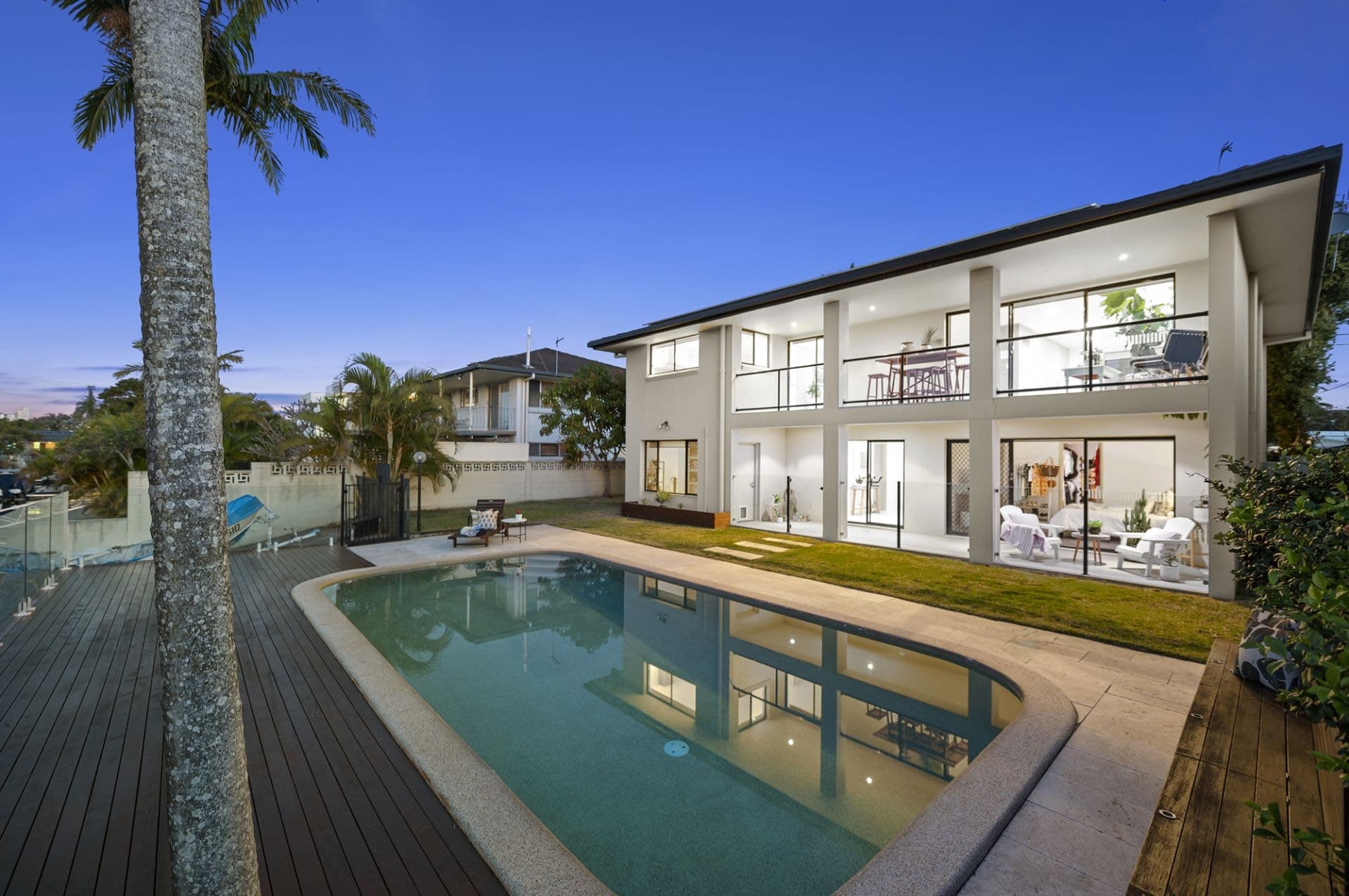 13 Poinciana Boulevard, Broadbeach Waters - Thumbnail 3