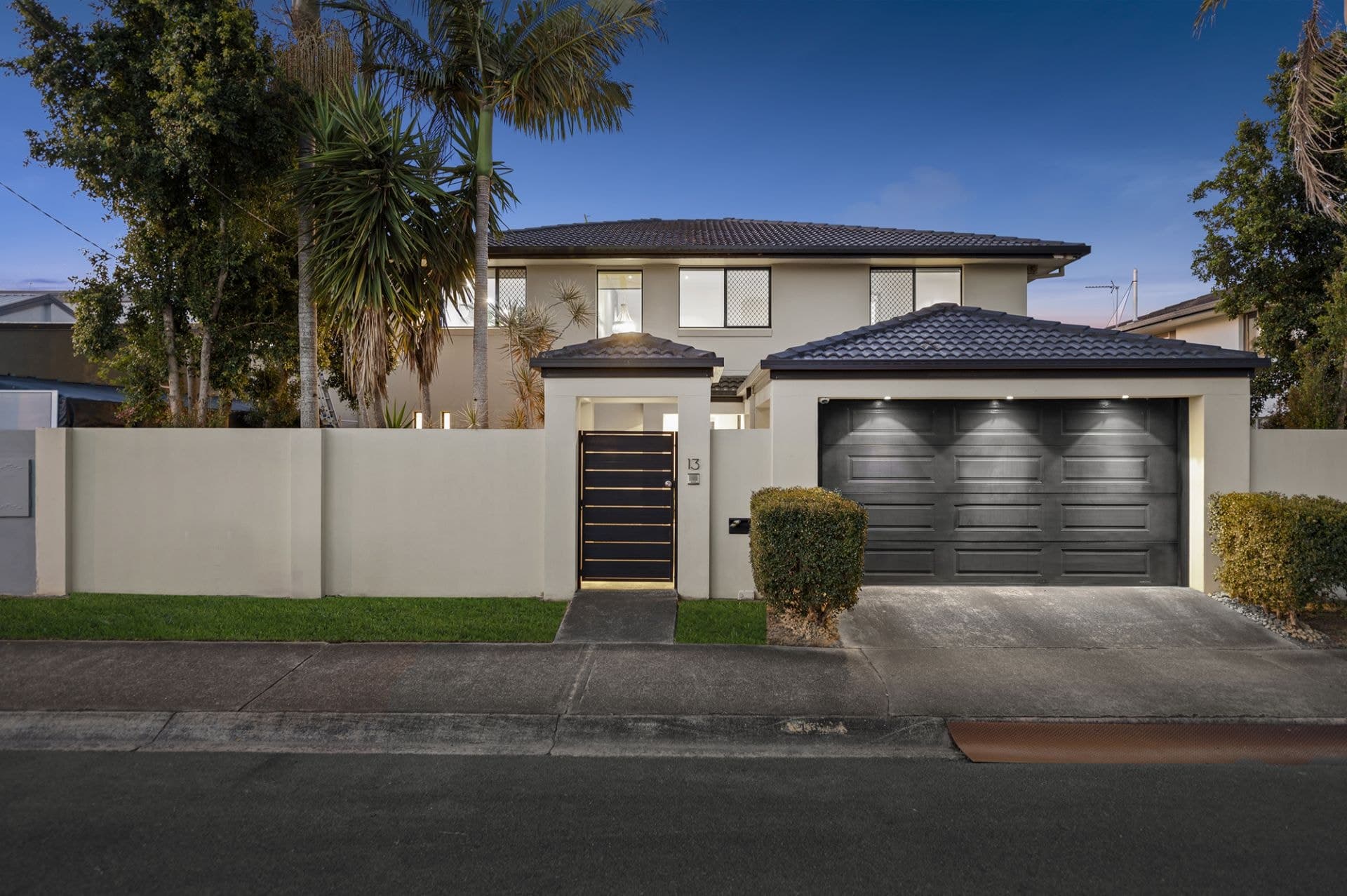 13 Poinciana Boulevard, Broadbeach Waters - Thumbnail 4