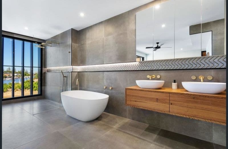 2/94 Monaco Street, Broadbeach Waters - Image 1