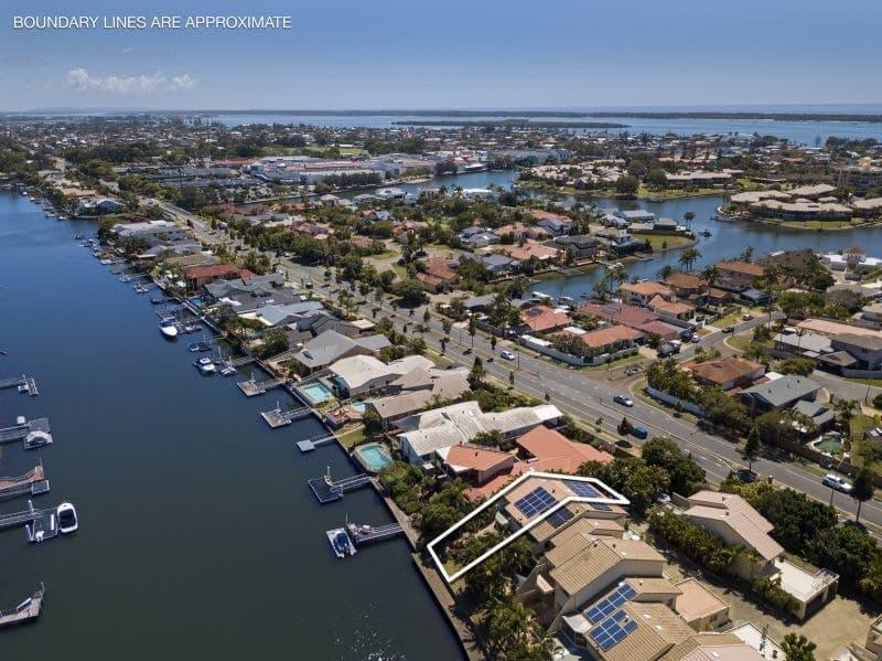 1/100 Morala Avenue, Biggera Waters - Image 1
